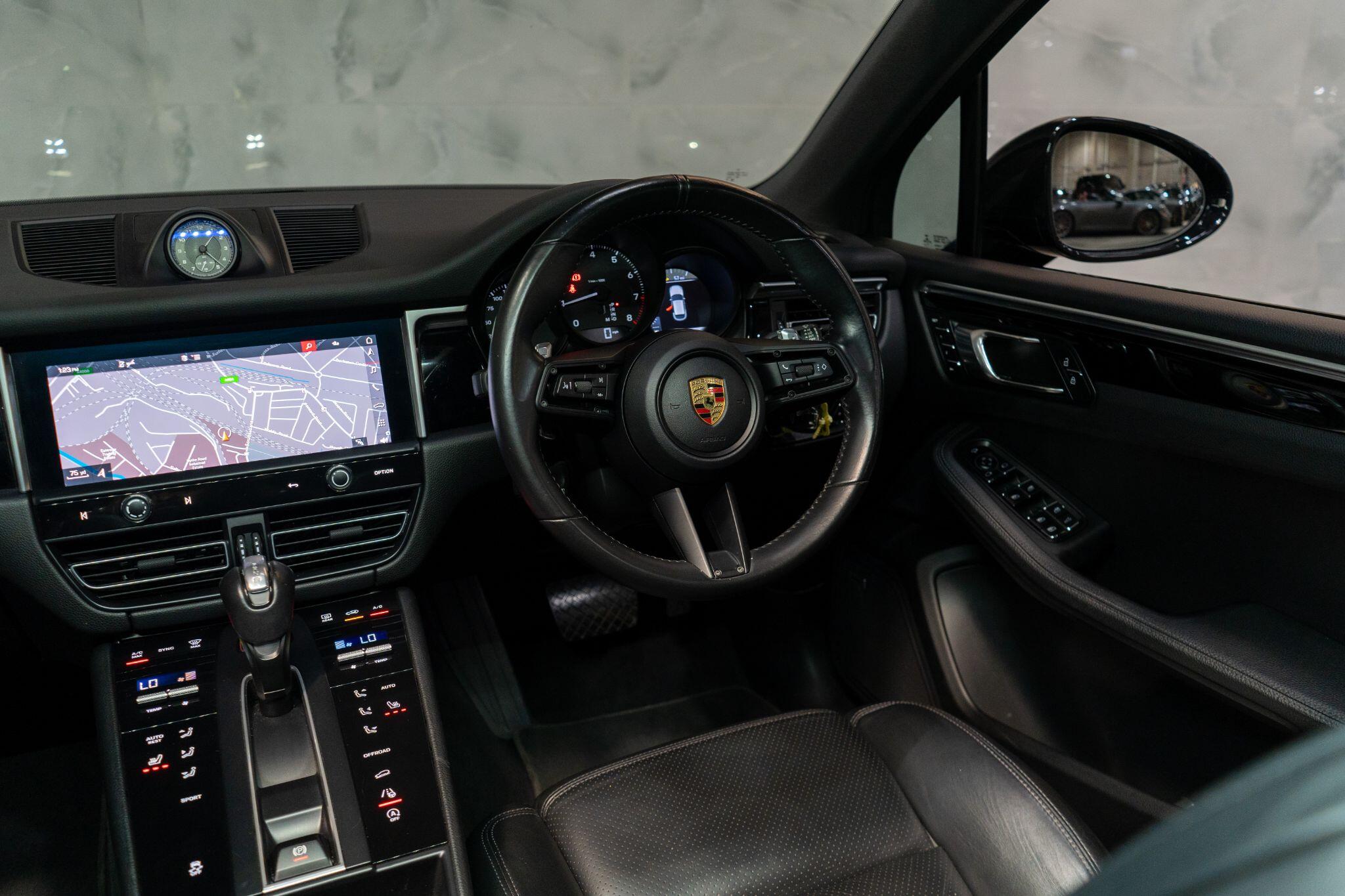 Porsche Macan view 12
