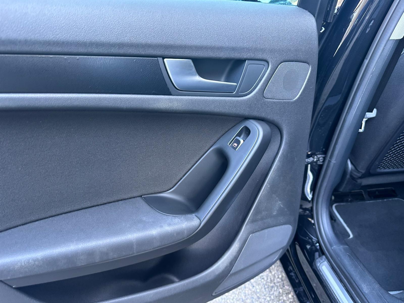 Audi A4 Avant view 31