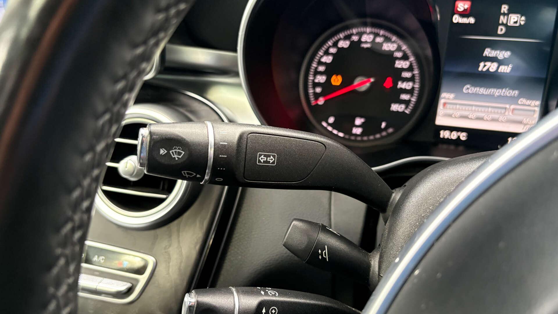 Mercedes-Benz C-Class view 19