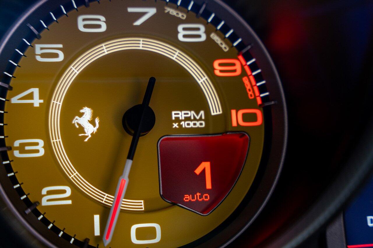 Ferrari 812 view 90