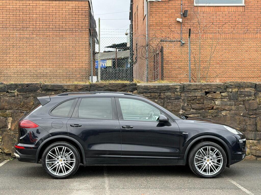 Porsche Cayenne view 8