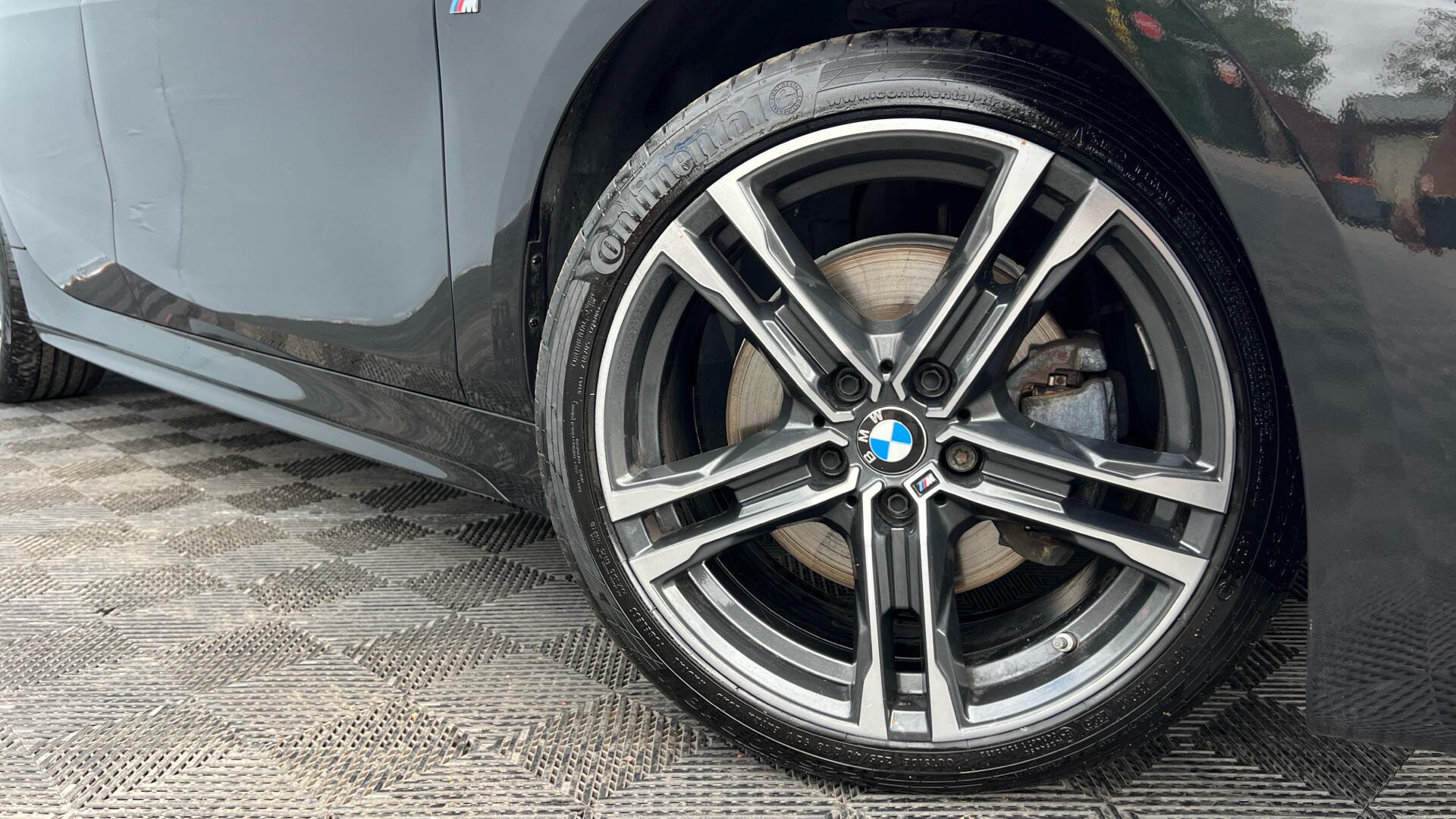 BMW 1 Series view 25