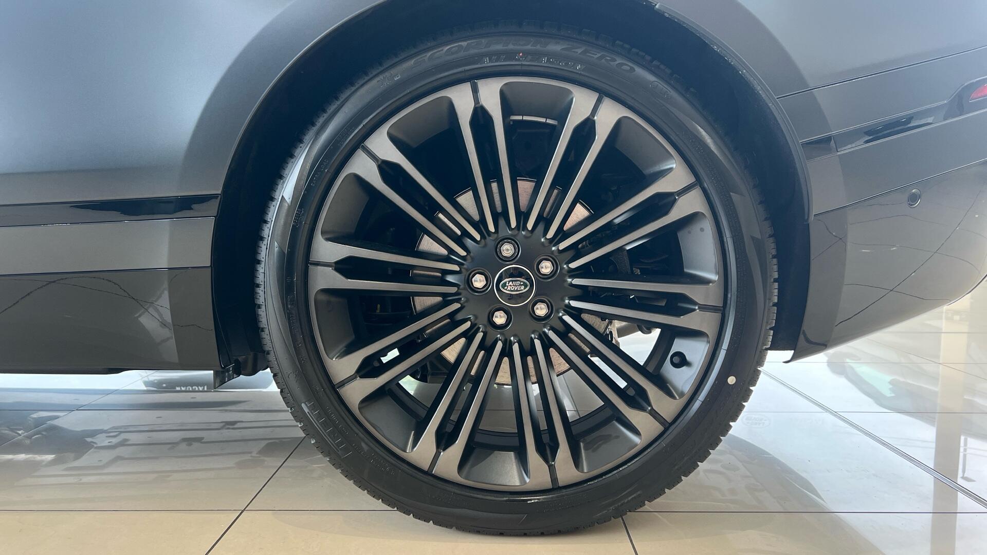 Land Rover Range Rover Velar view 18