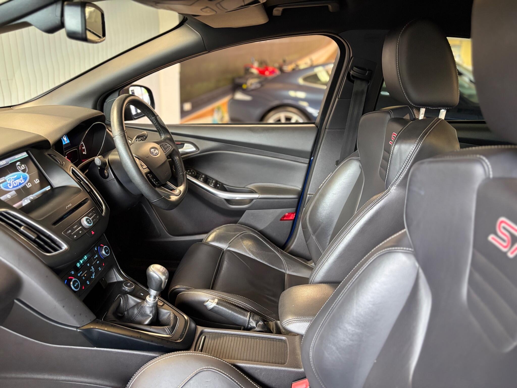 Ford Focus view 31