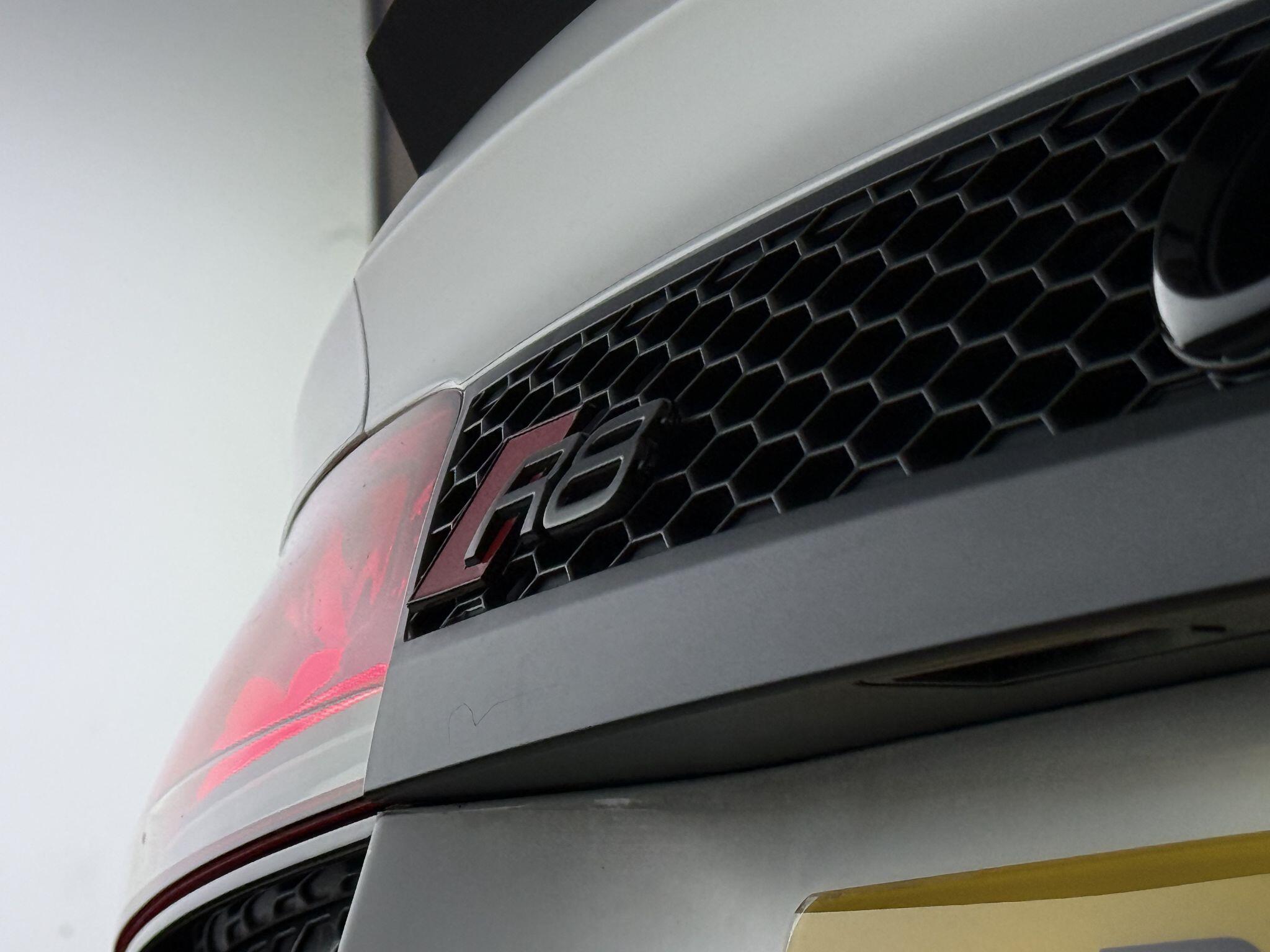 Audi R8 view 60