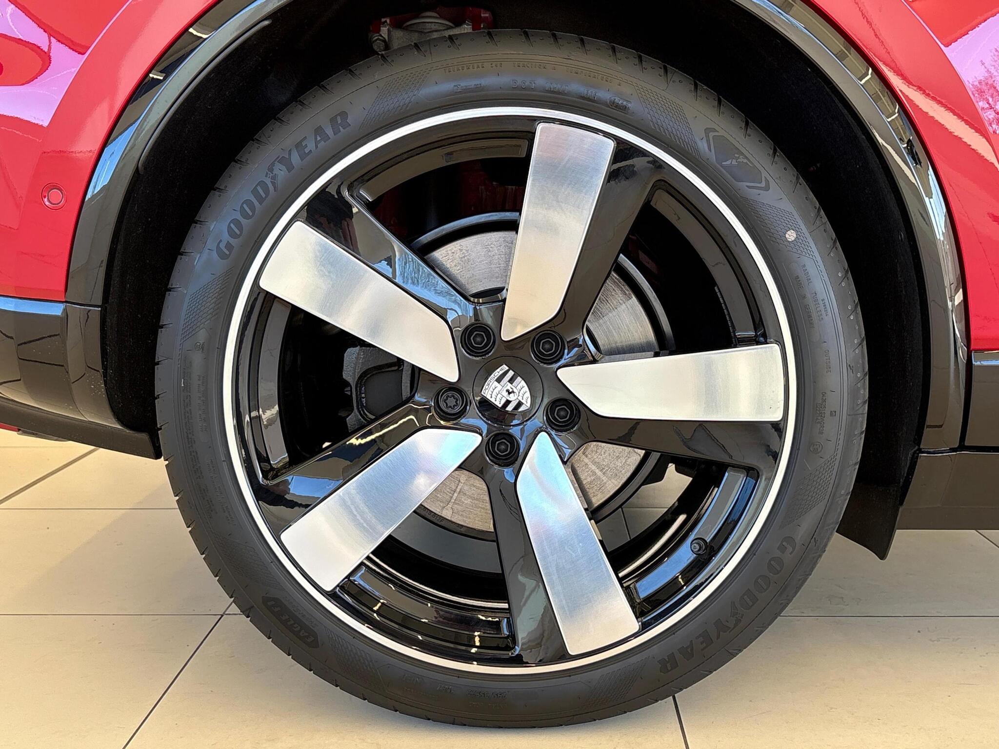Porsche Macan view 24