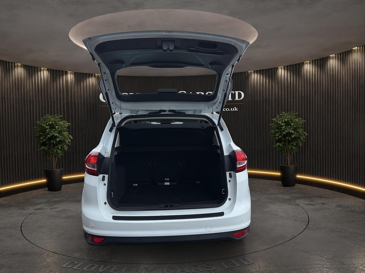 Ford C-Max view 25