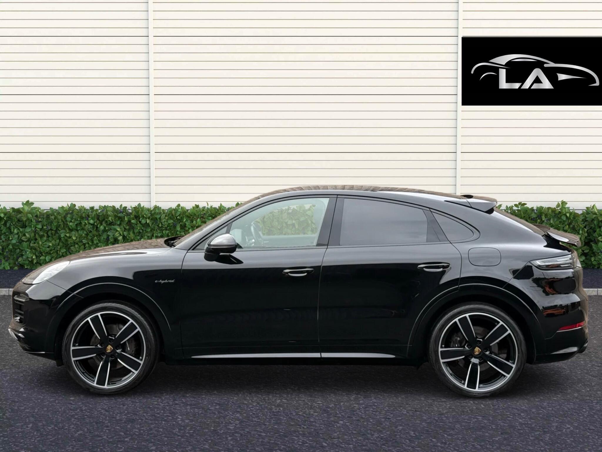 Porsche Cayenne view 3