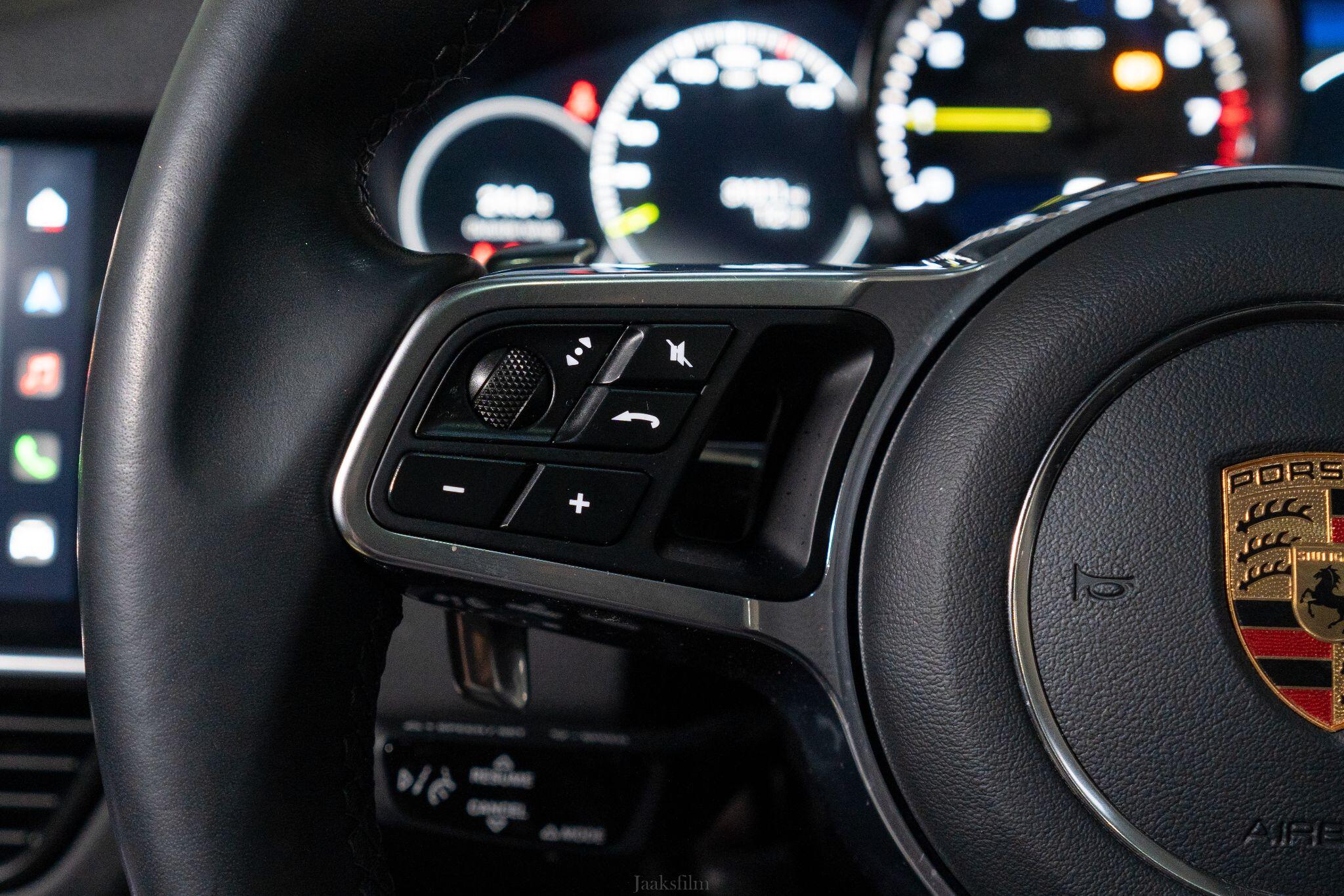 Porsche Cayenne view 36