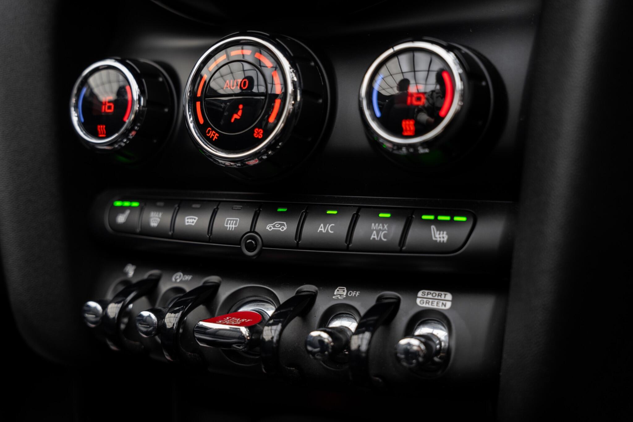 MINI Convertible view 21