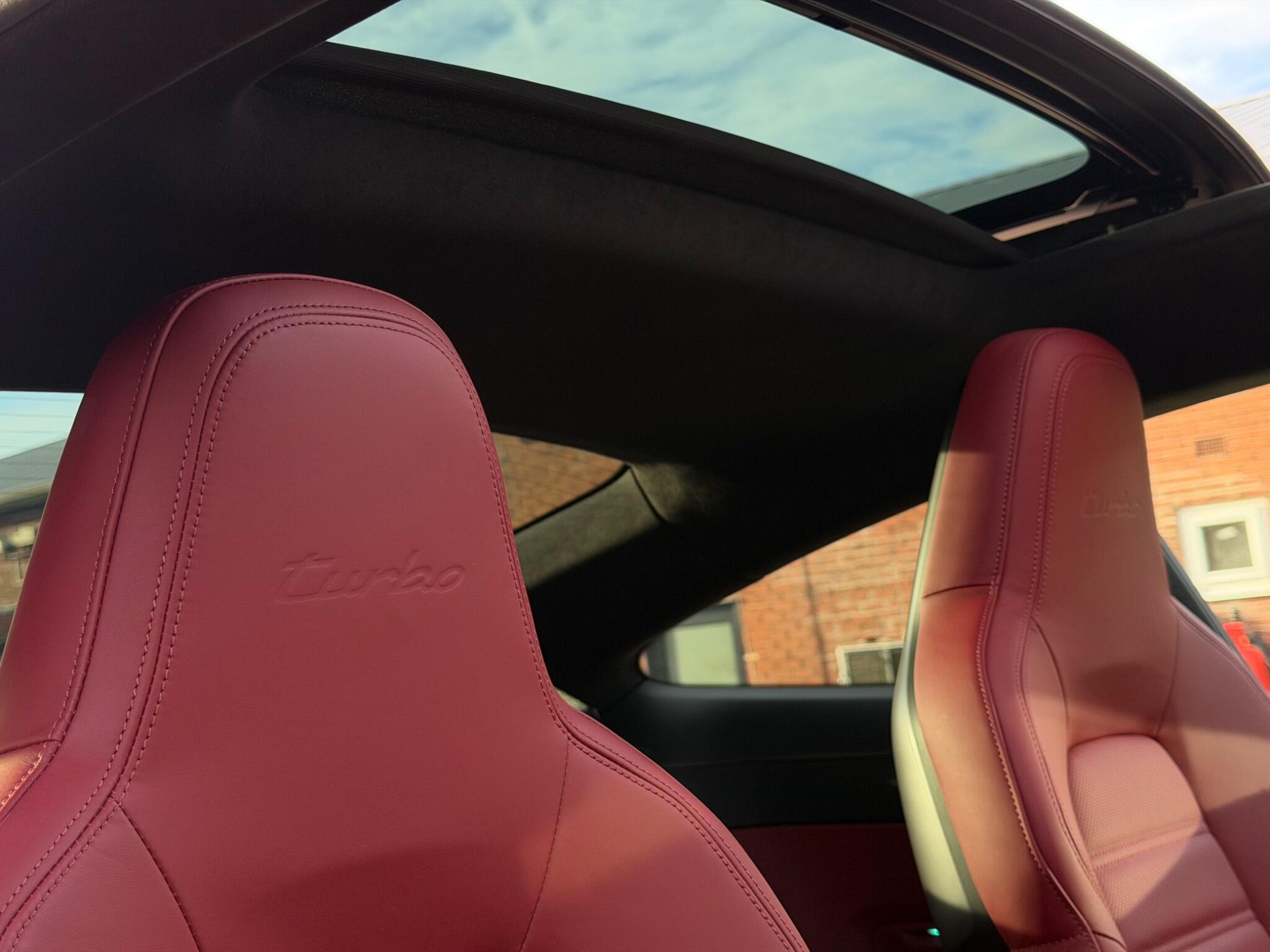 Porsche 911 view 30