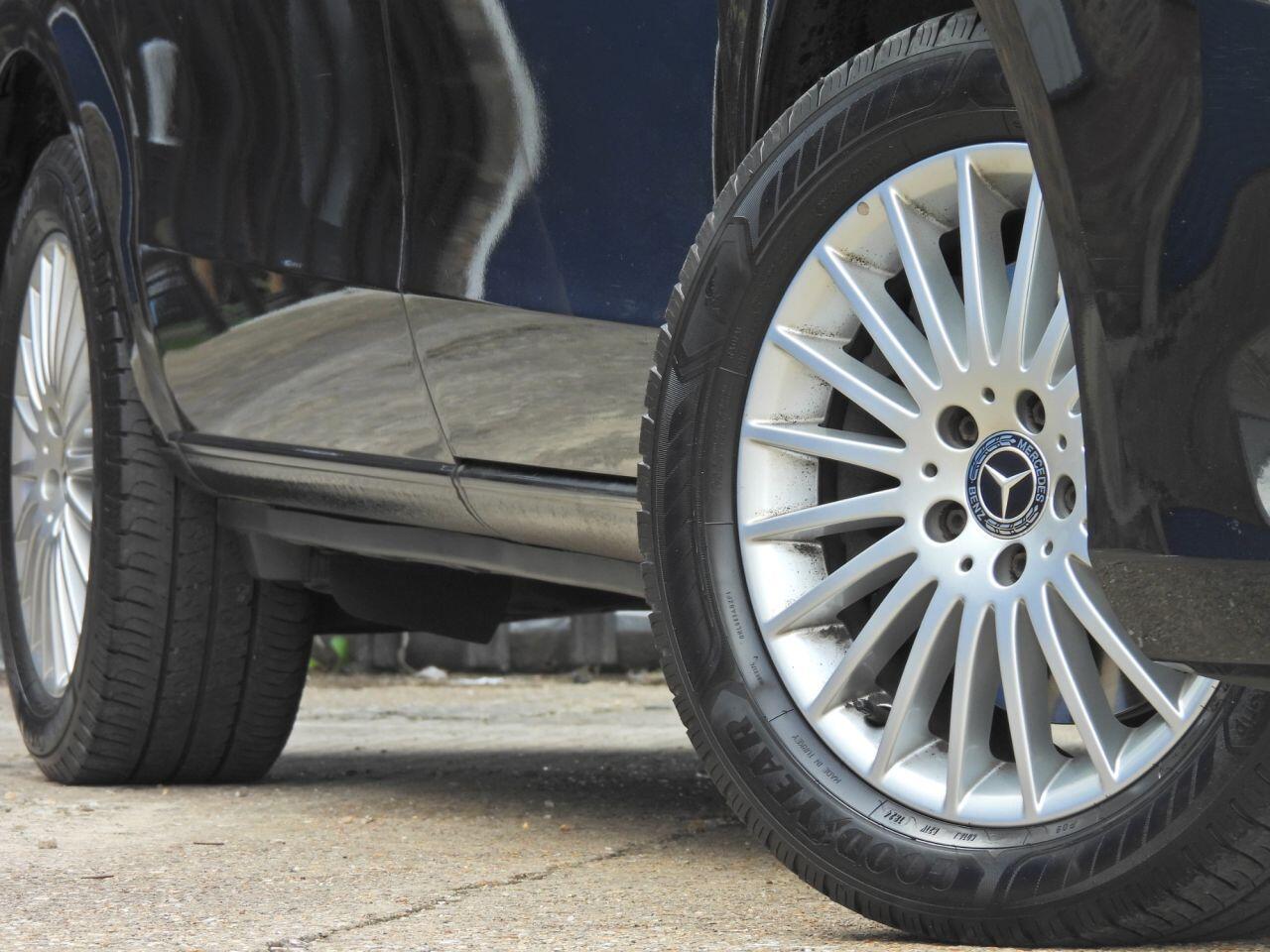 Mercedes-Benz Vito view 4