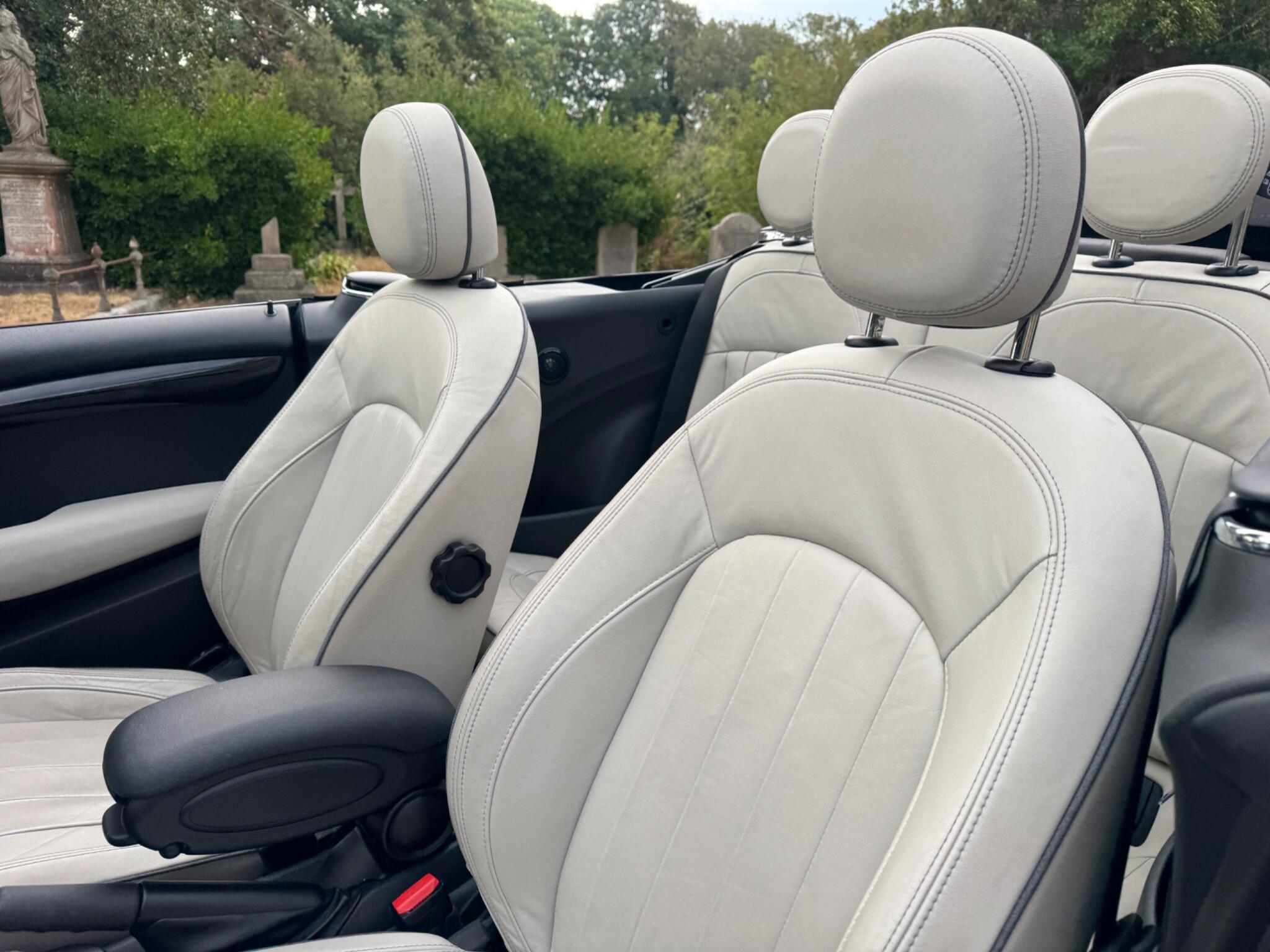 Mini Convertible view 64