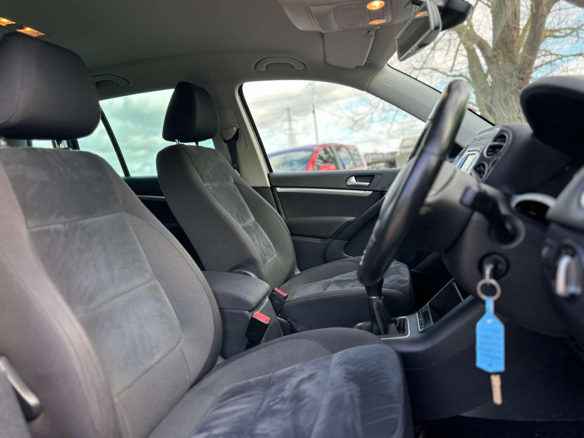 Volkswagen Tiguan view 13