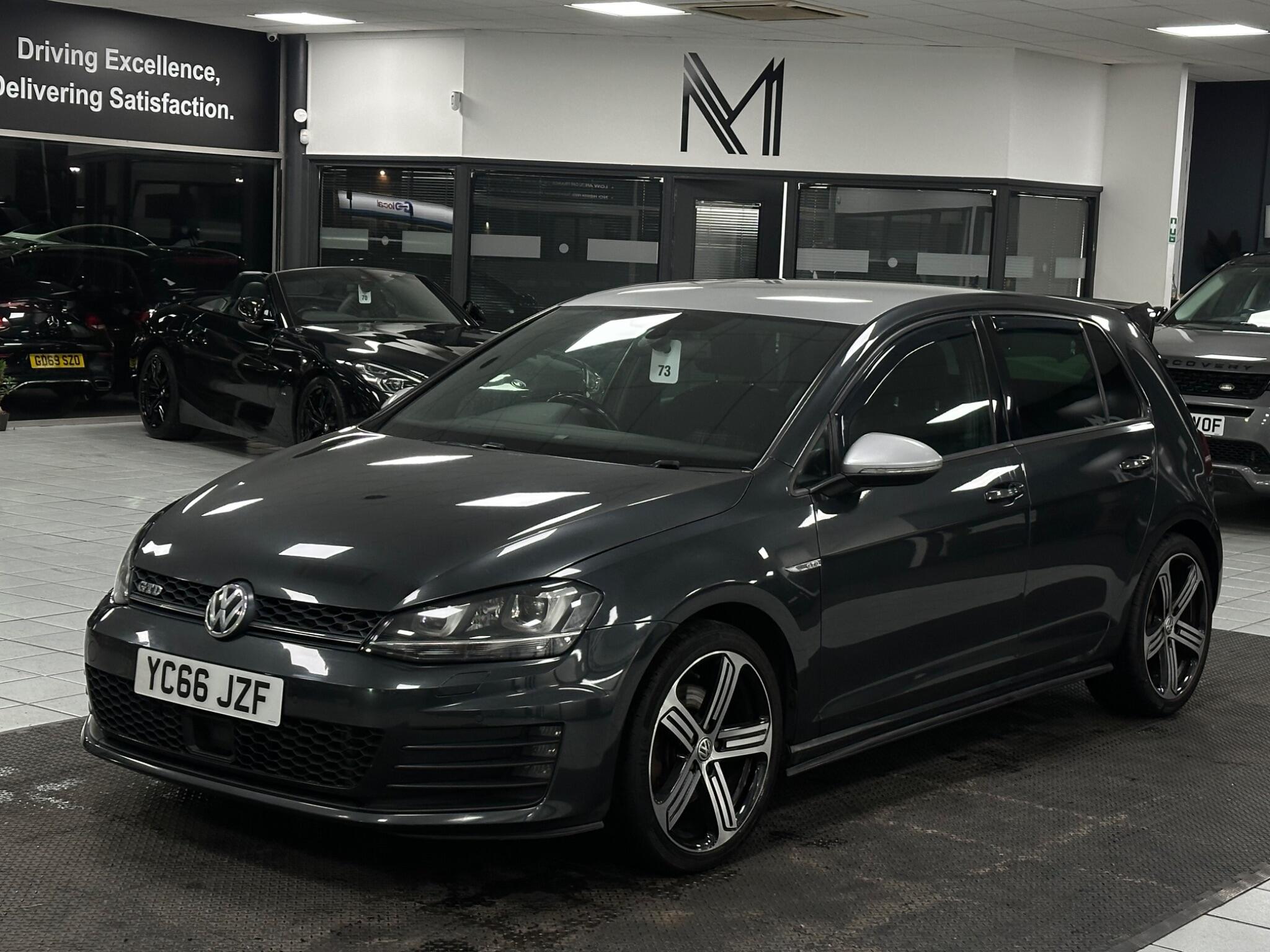 Volkswagen Golf view 6