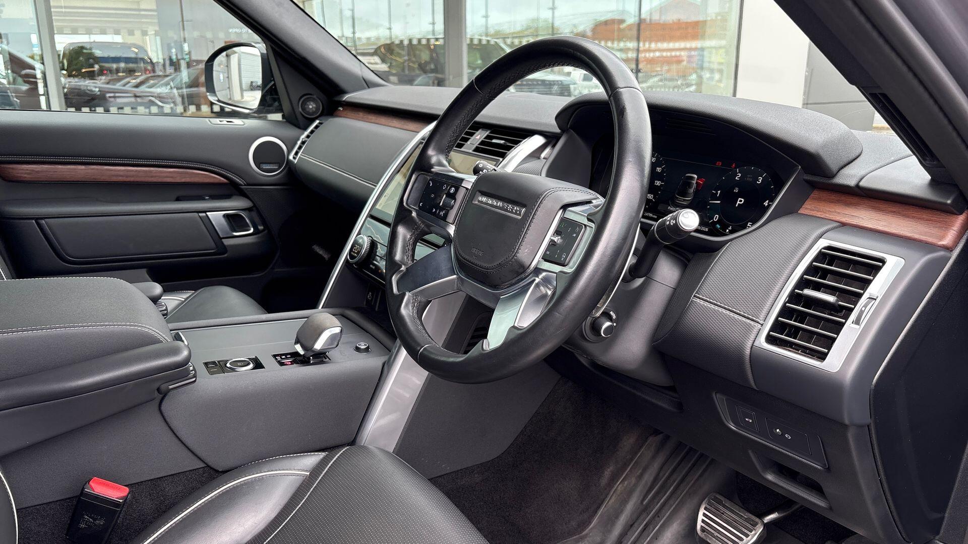 Land Rover Discovery view 26