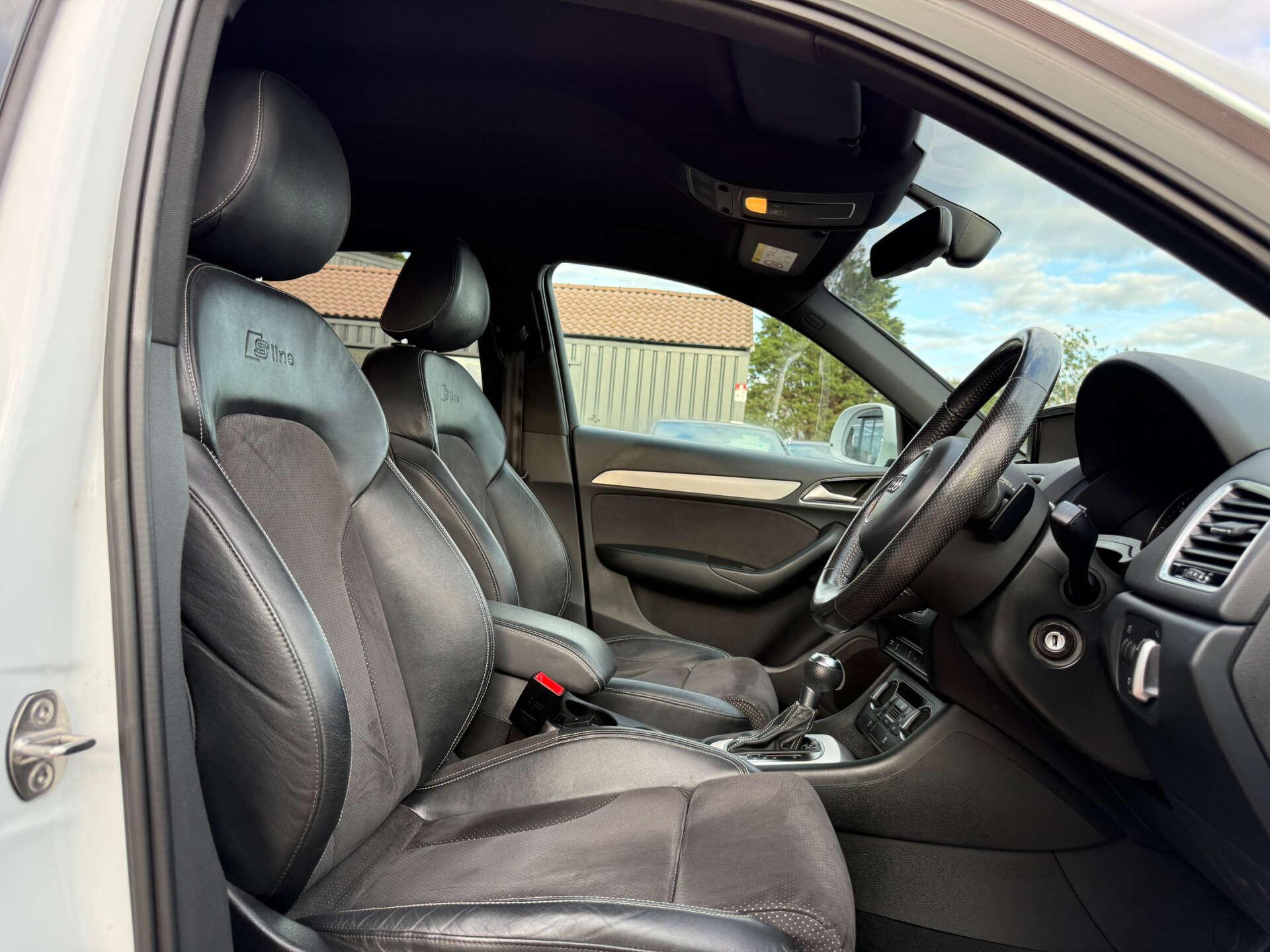 Audi Q3 view 42