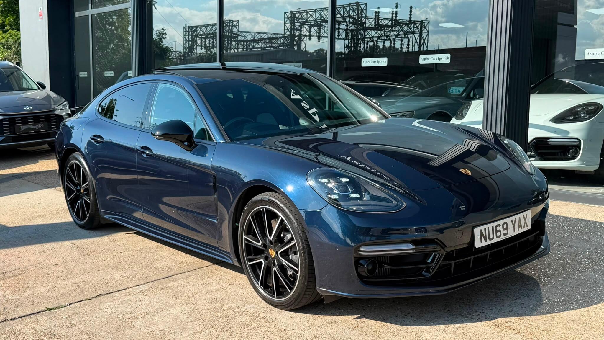 Porsche Panamera view 9