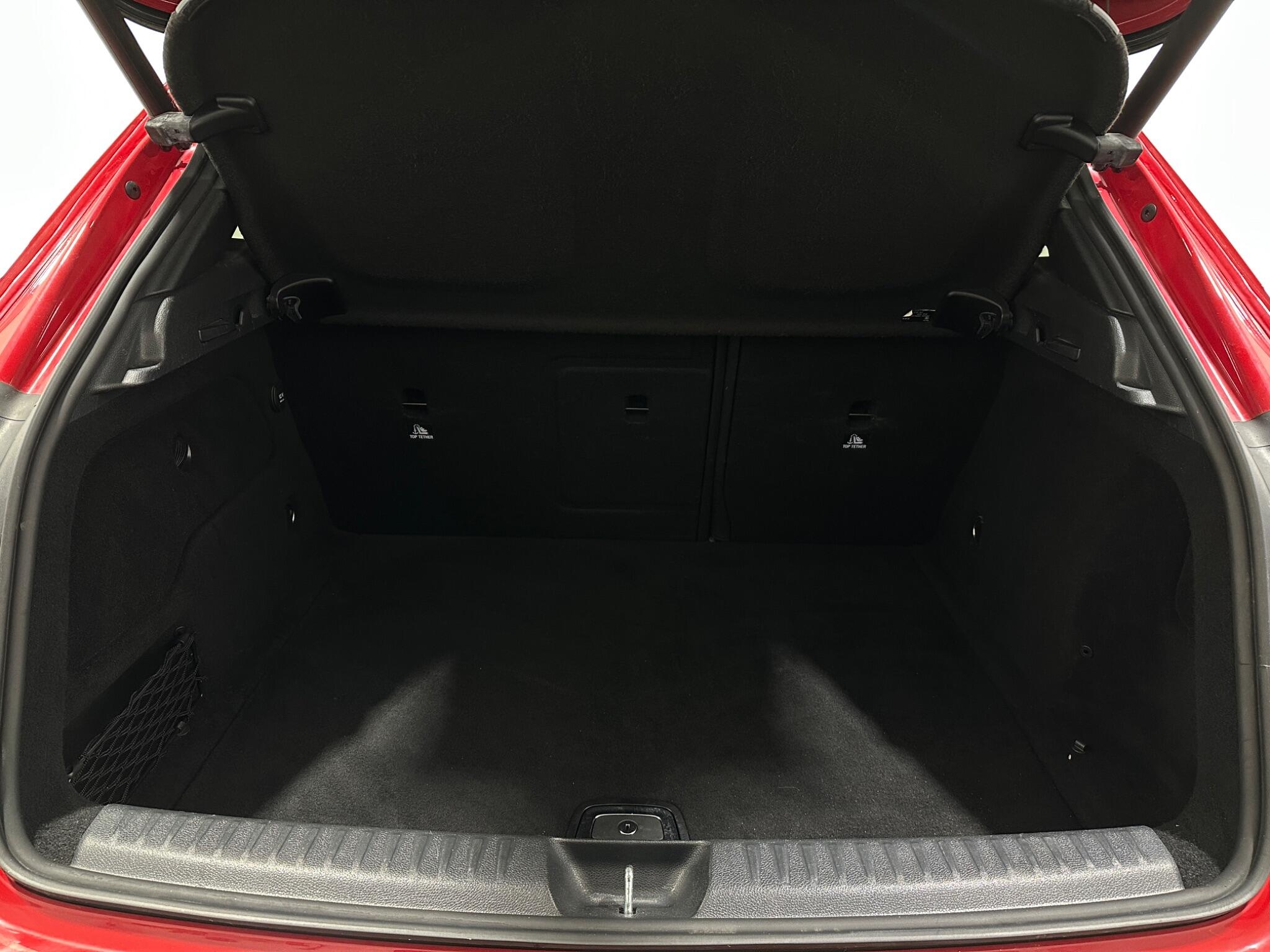 Mercedes-Benz Gla view 48