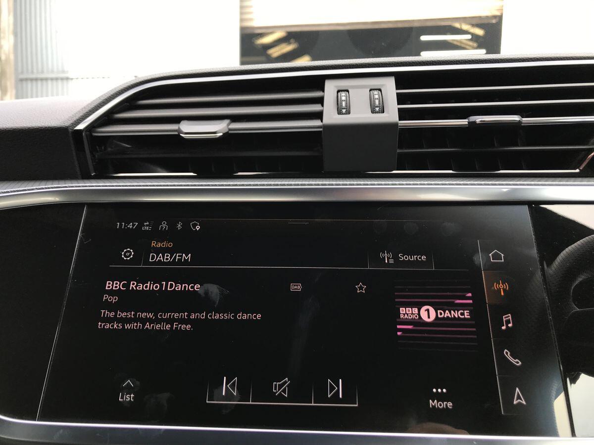 Audi Q3 view 13