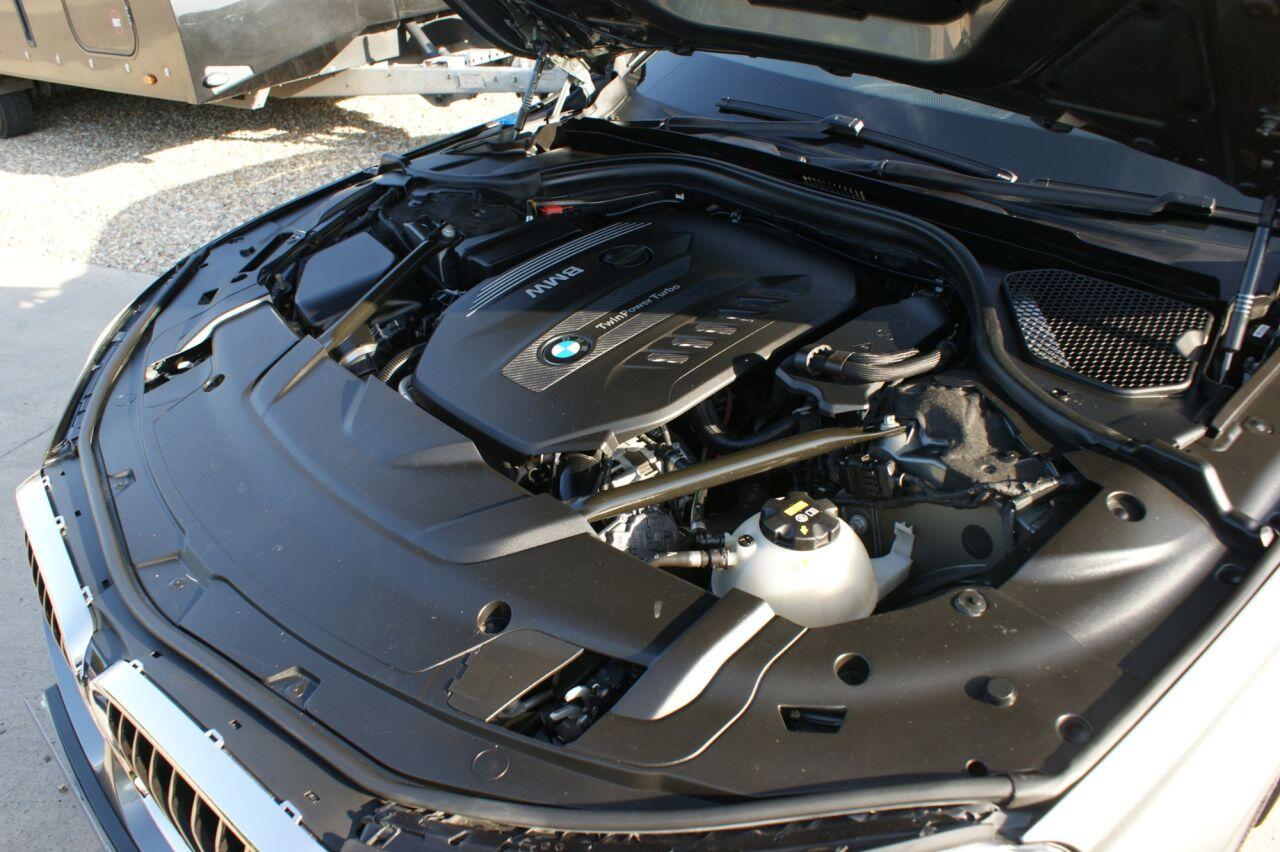 BMW 7 Series view 27