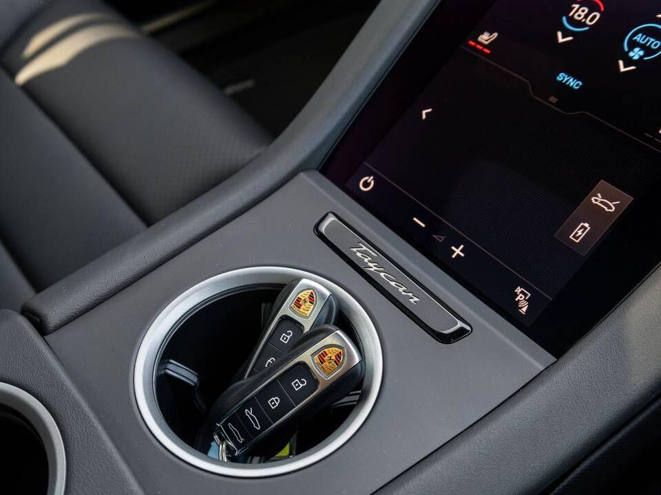 Porsche Taycan view 26