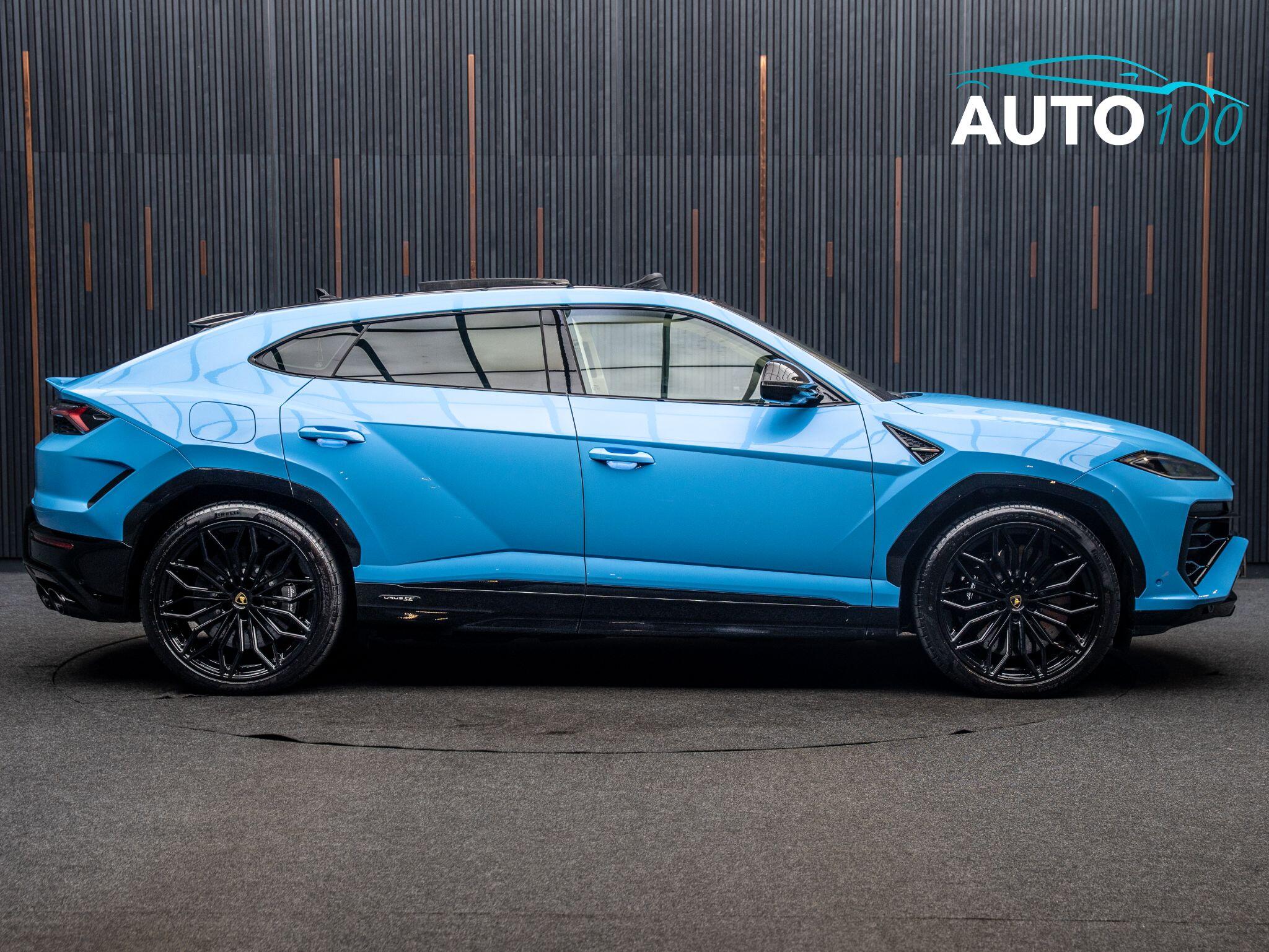 Lamborghini Urus view 5