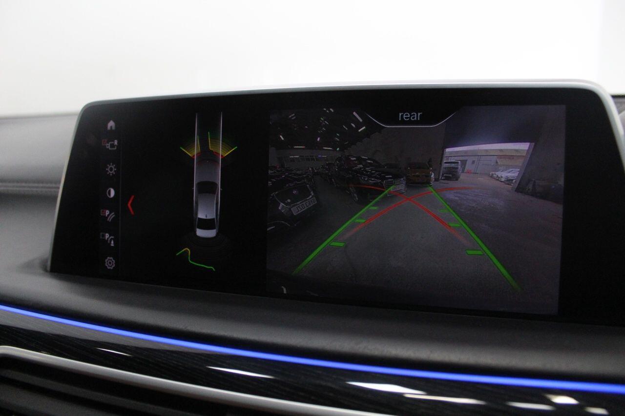 BMW 7 Series view 40