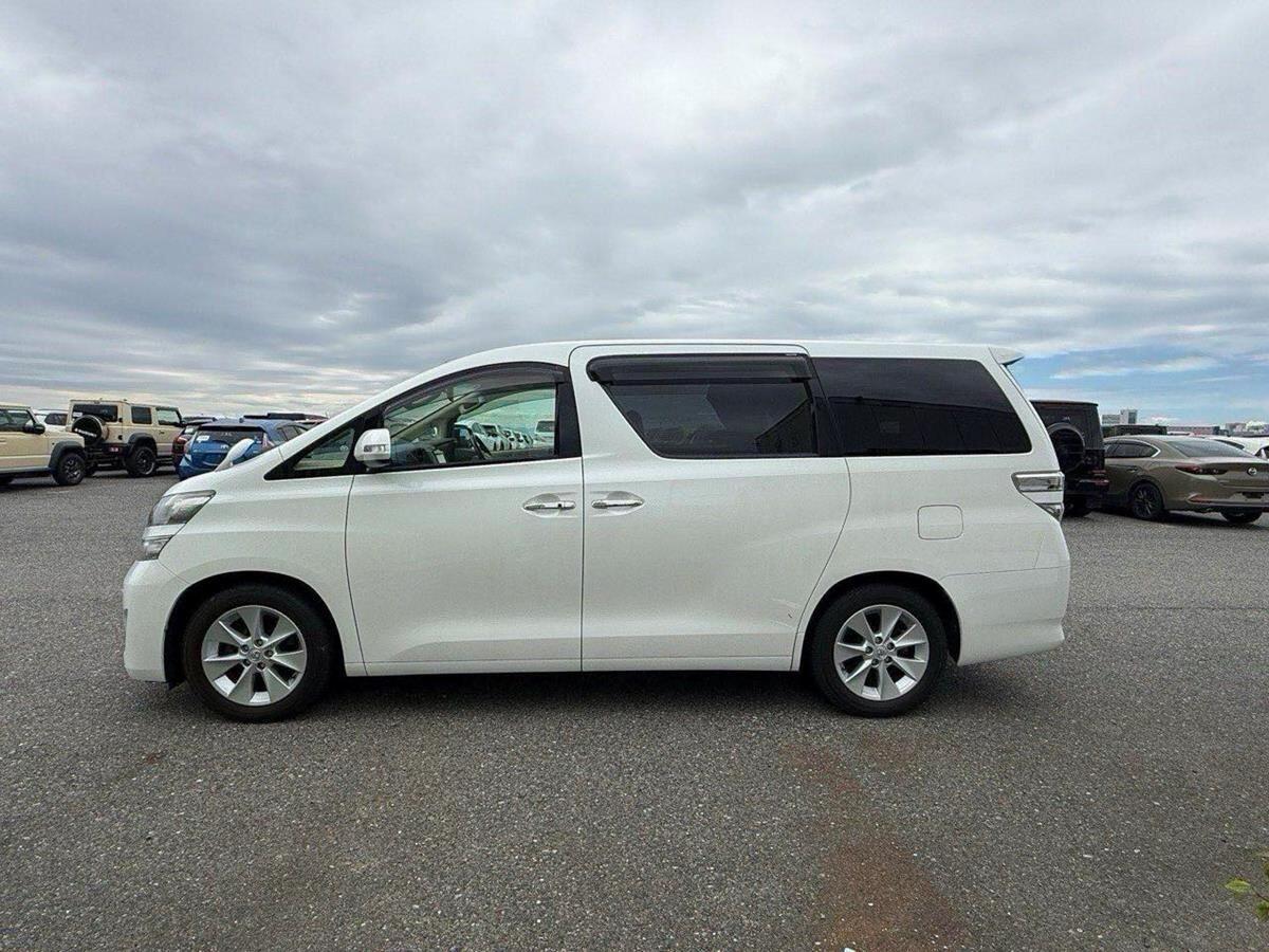 Toyota Vellfire view 5