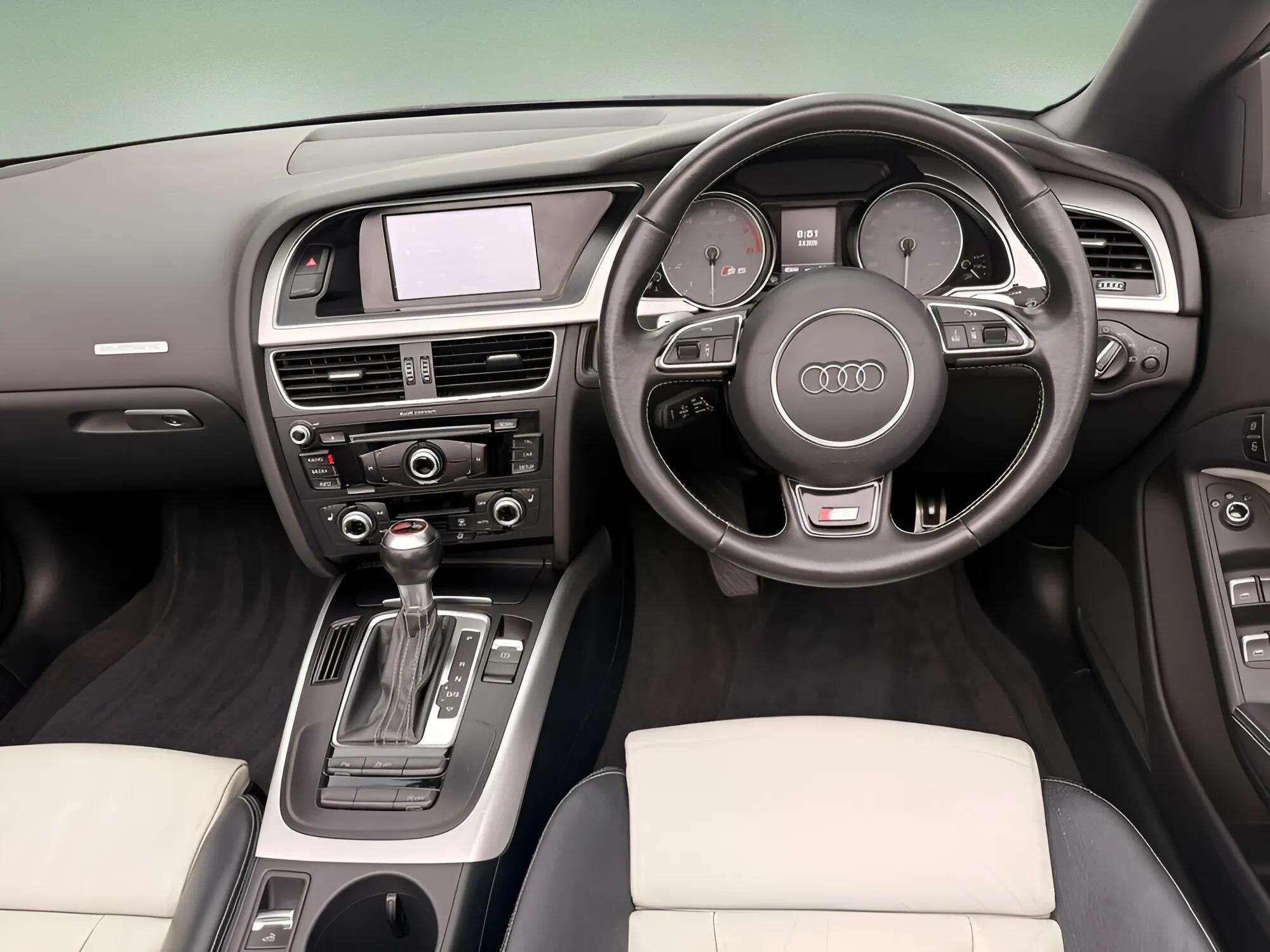 Audi S5 view 22