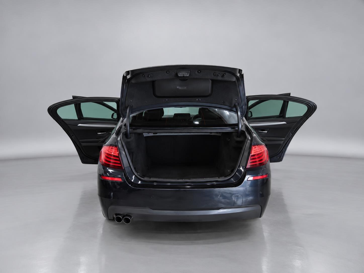 BMW 5 Series view 22