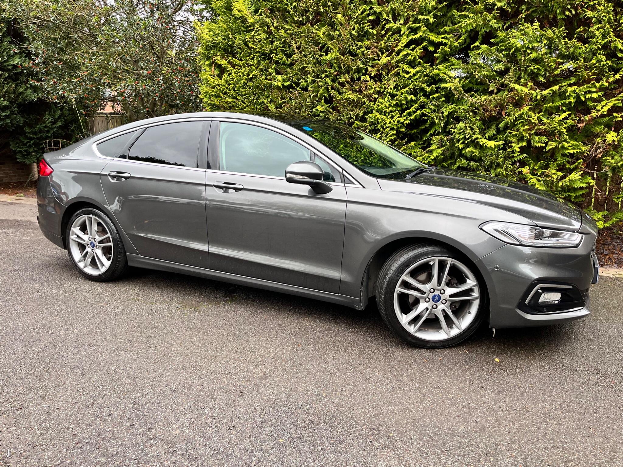 Ford Mondeo view 19