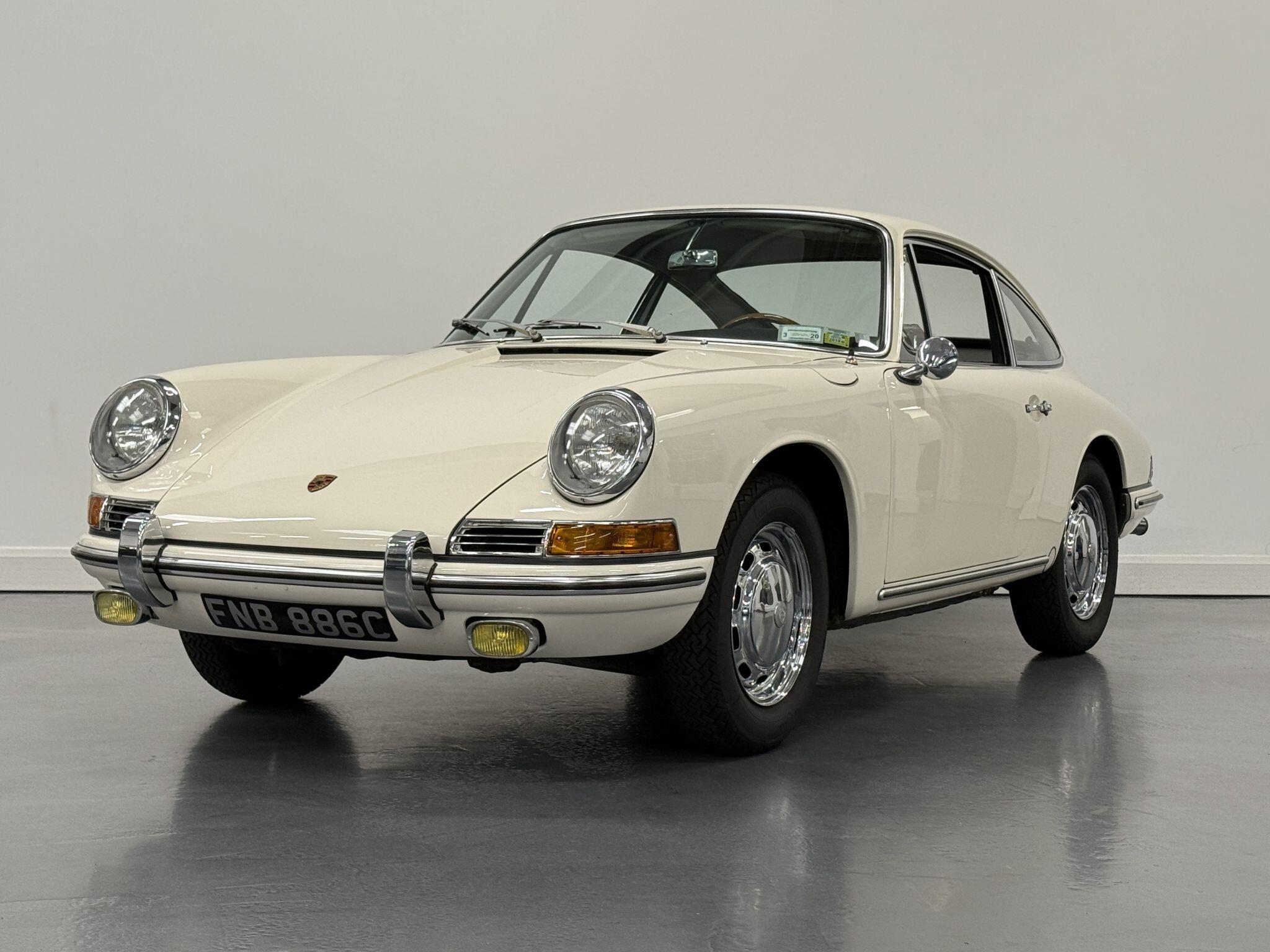 Porsche 911 view 3