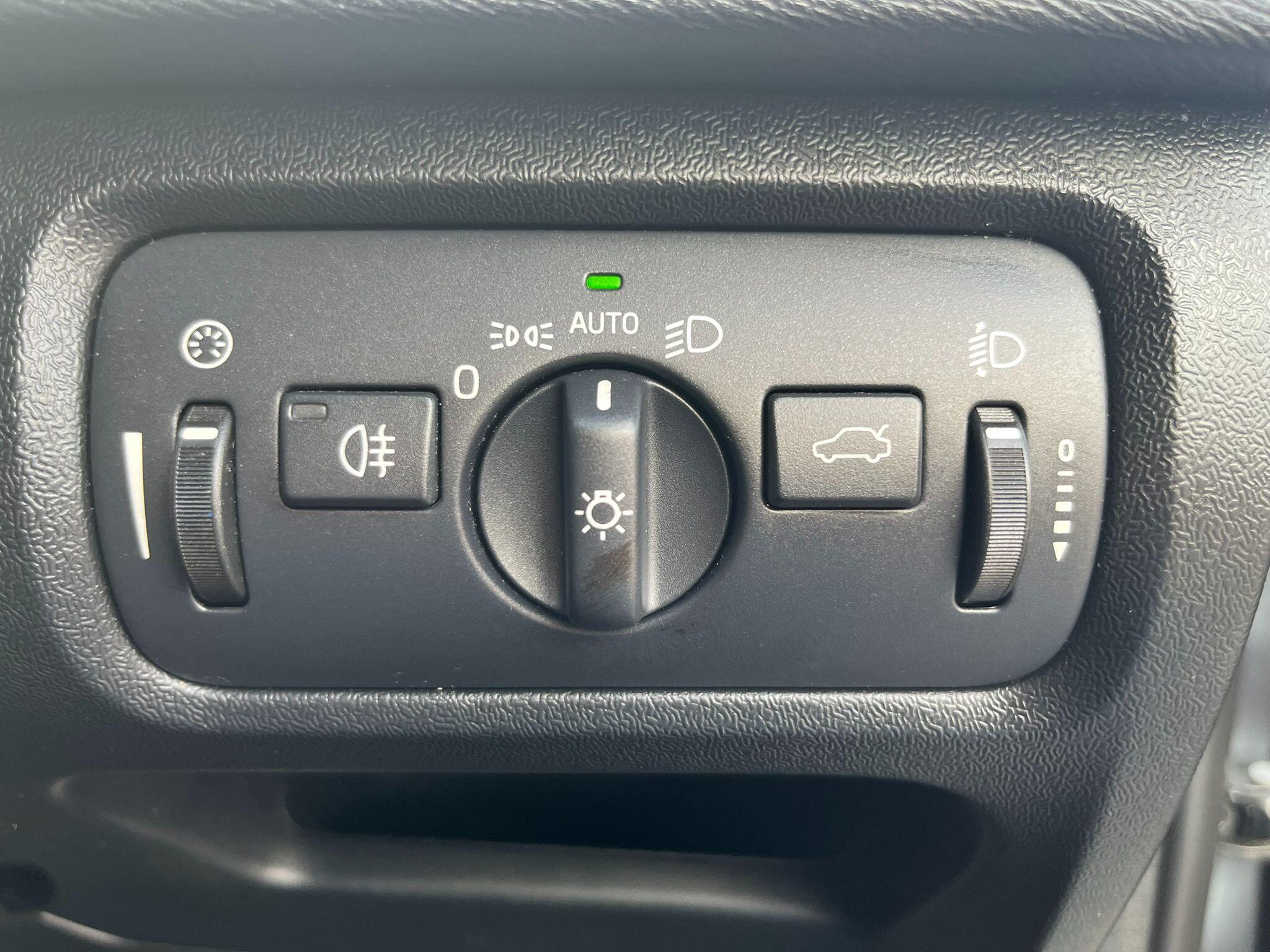 Volvo V40 view 19