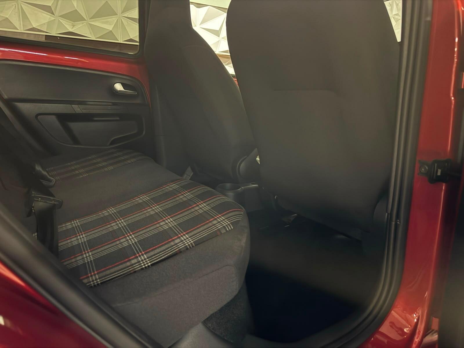 Volkswagen Up! view 16