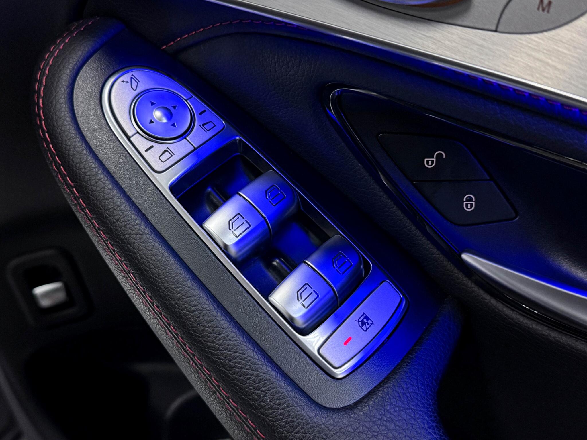 Mercedes-Benz GLC view 9