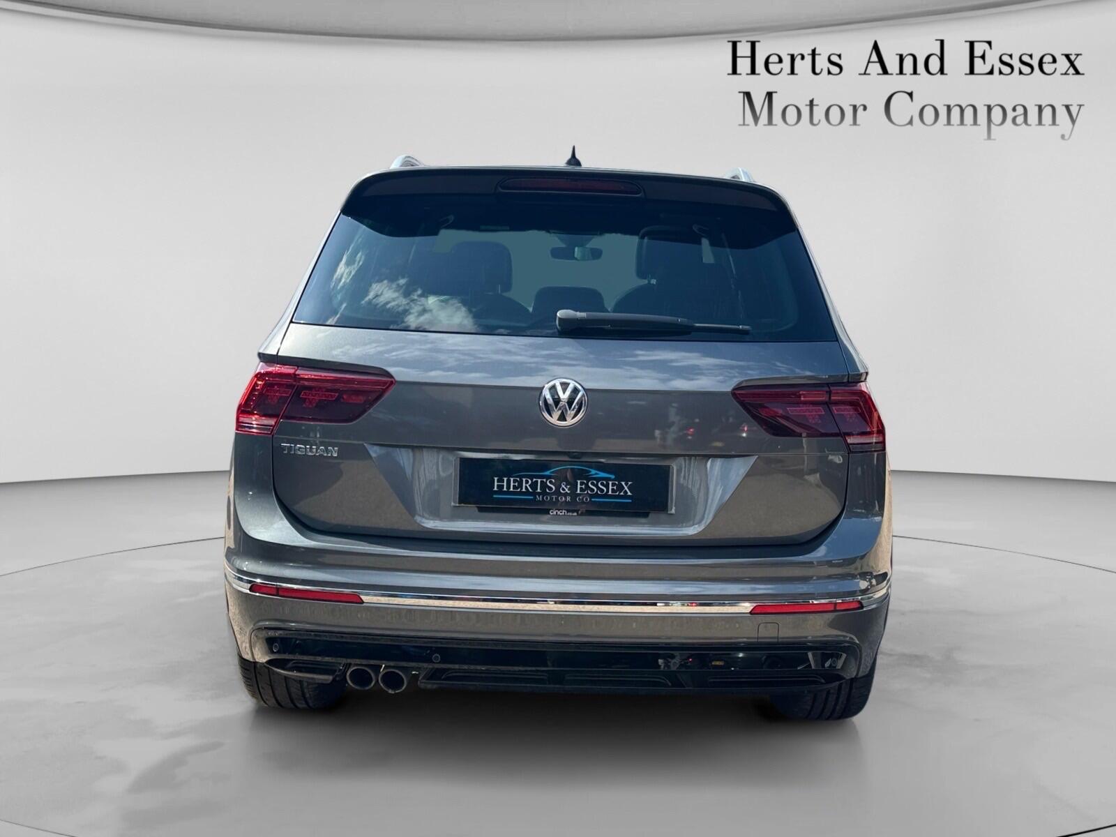 Volkswagen Tiguan view 6