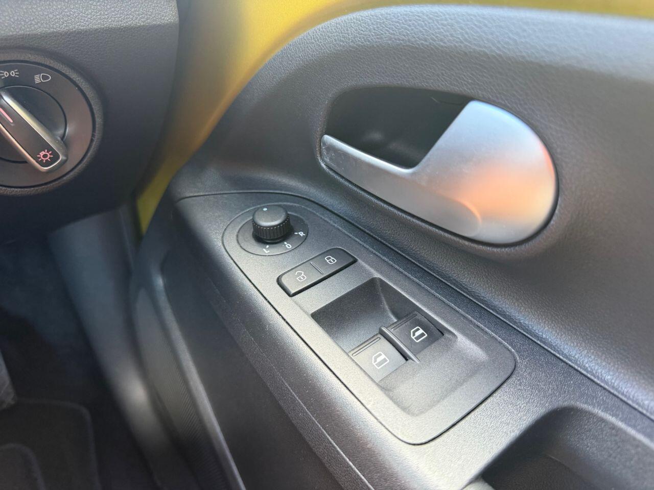 Volkswagen Up! view 16