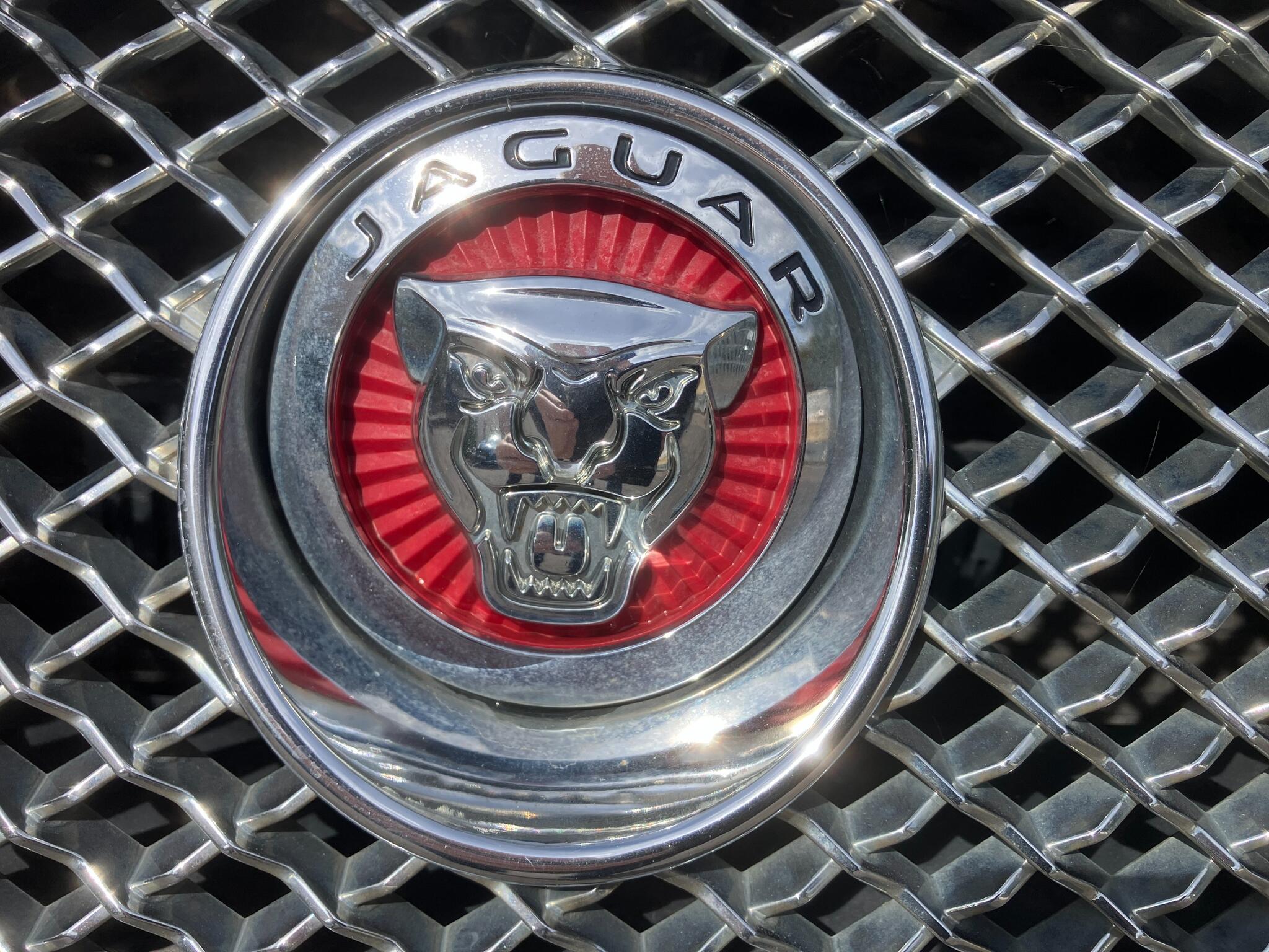 Jaguar XF view 26
