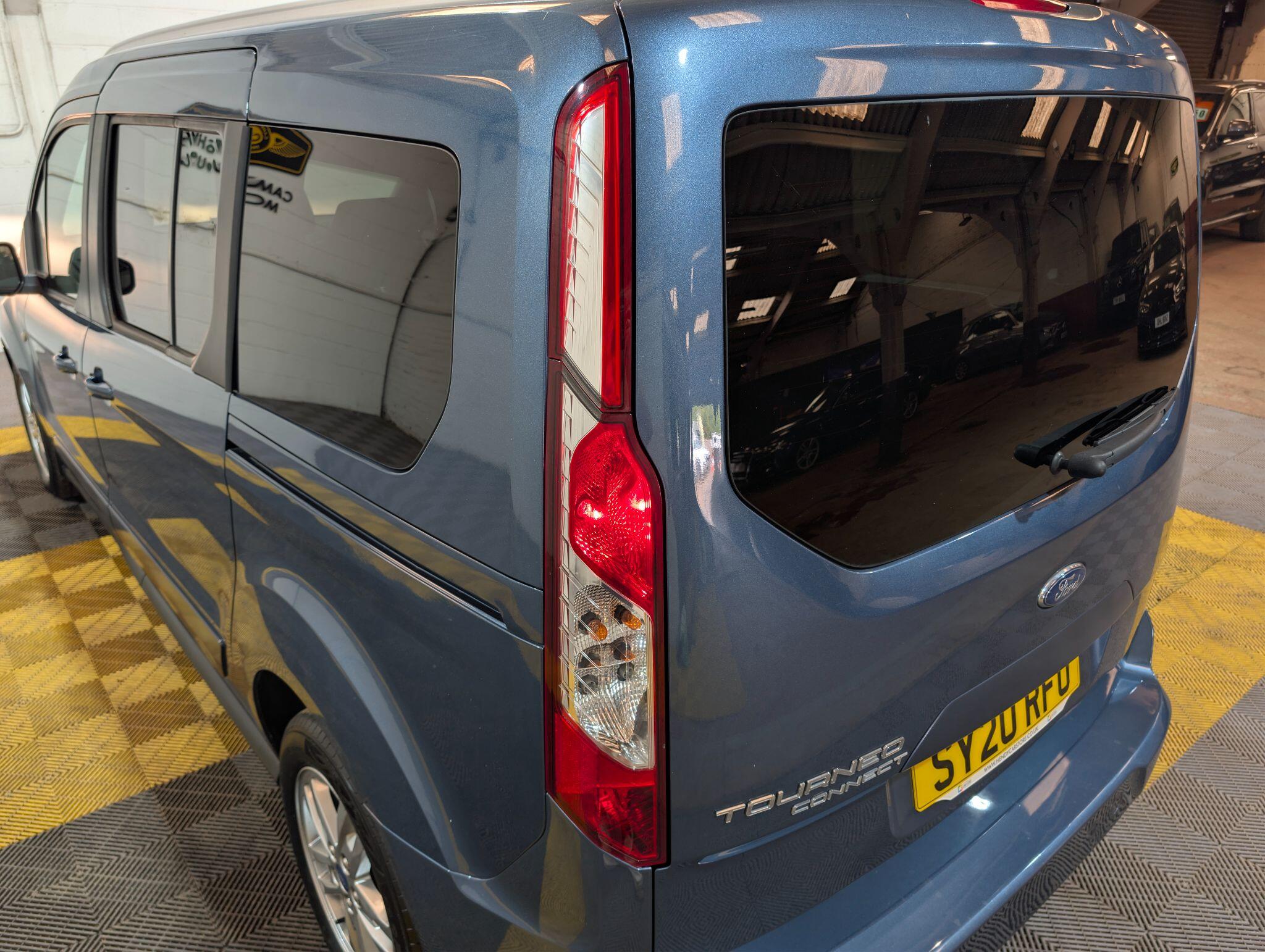 Ford Grand Tourneo Connect view 87