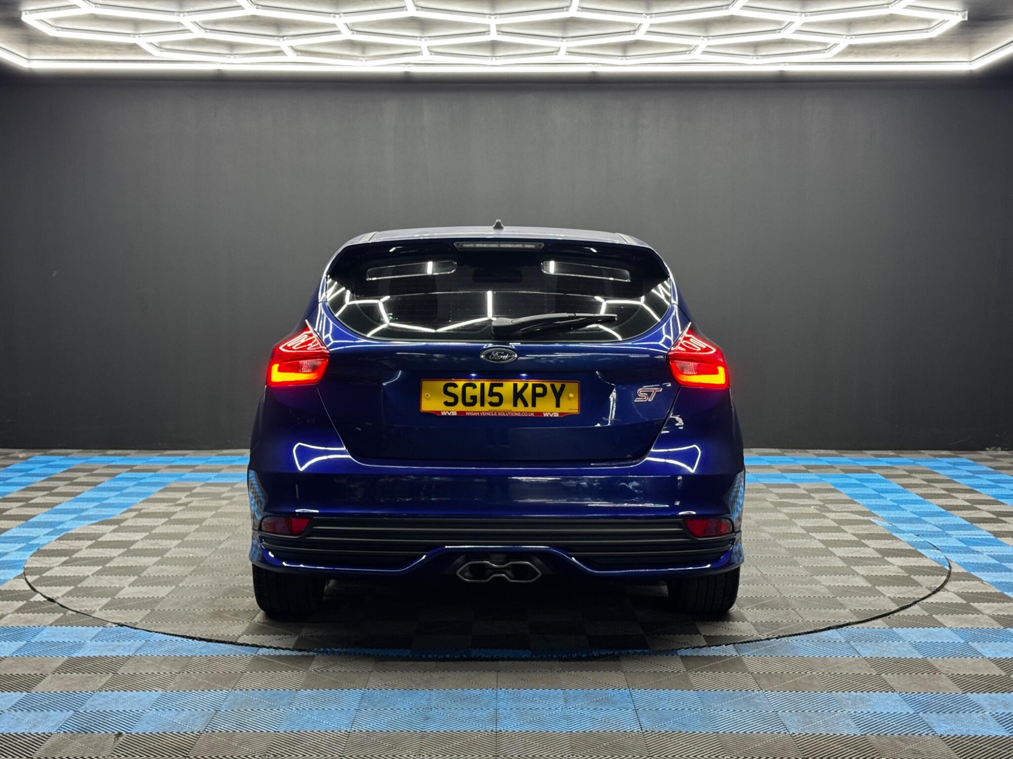 Ford Focus view 6