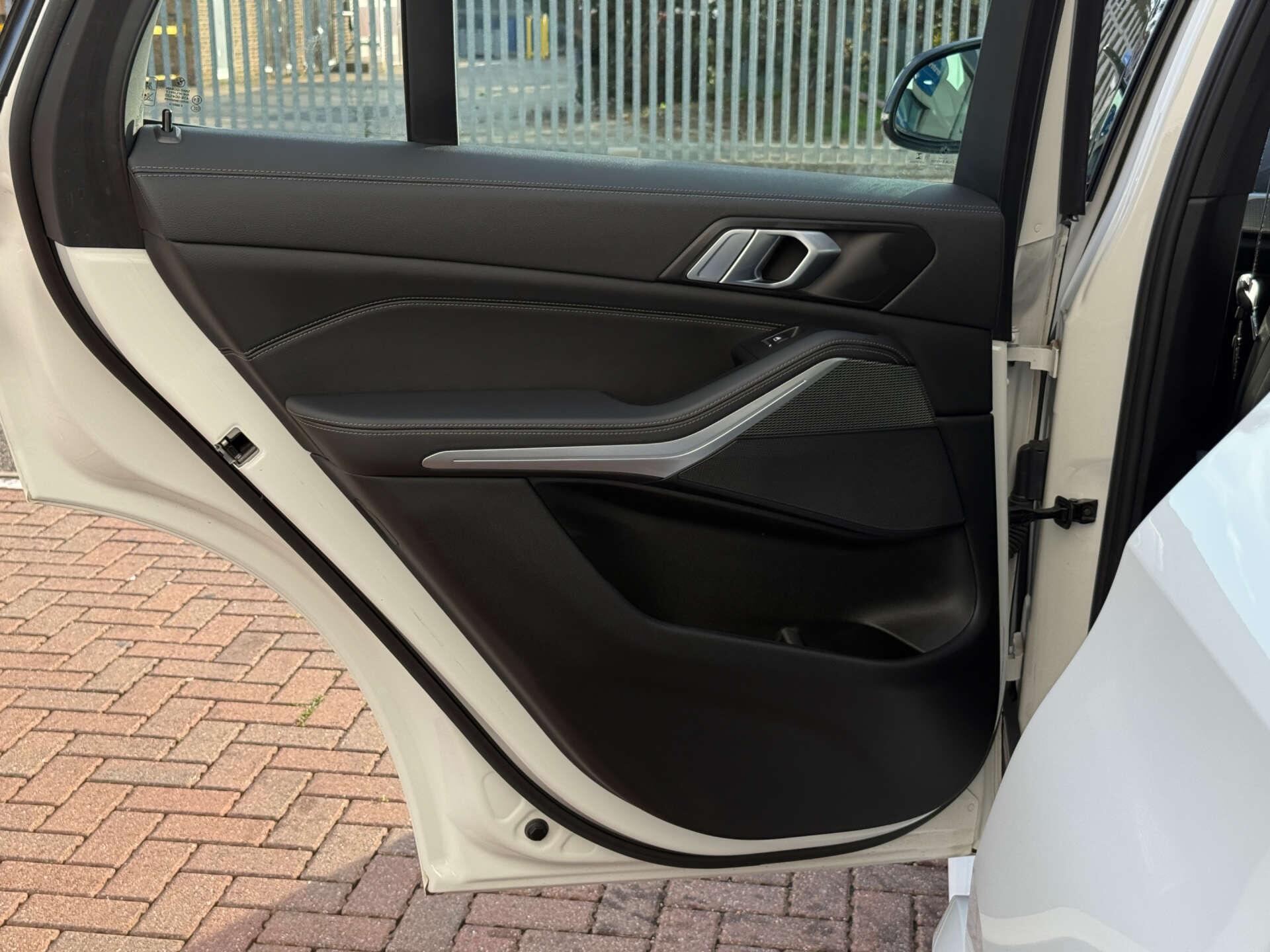 BMW X5 view 37
