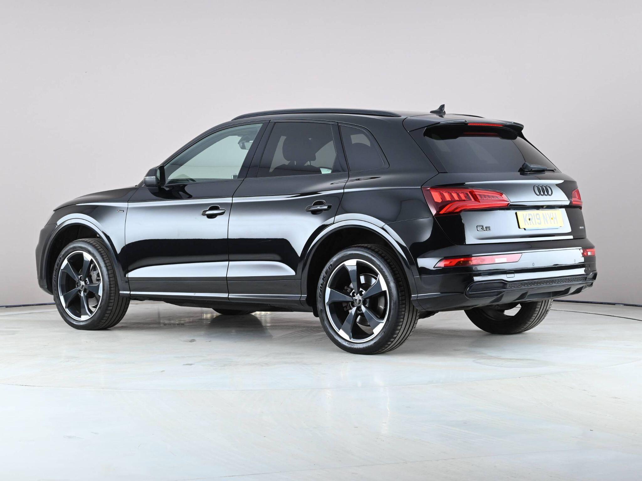 Audi Q5 view 6