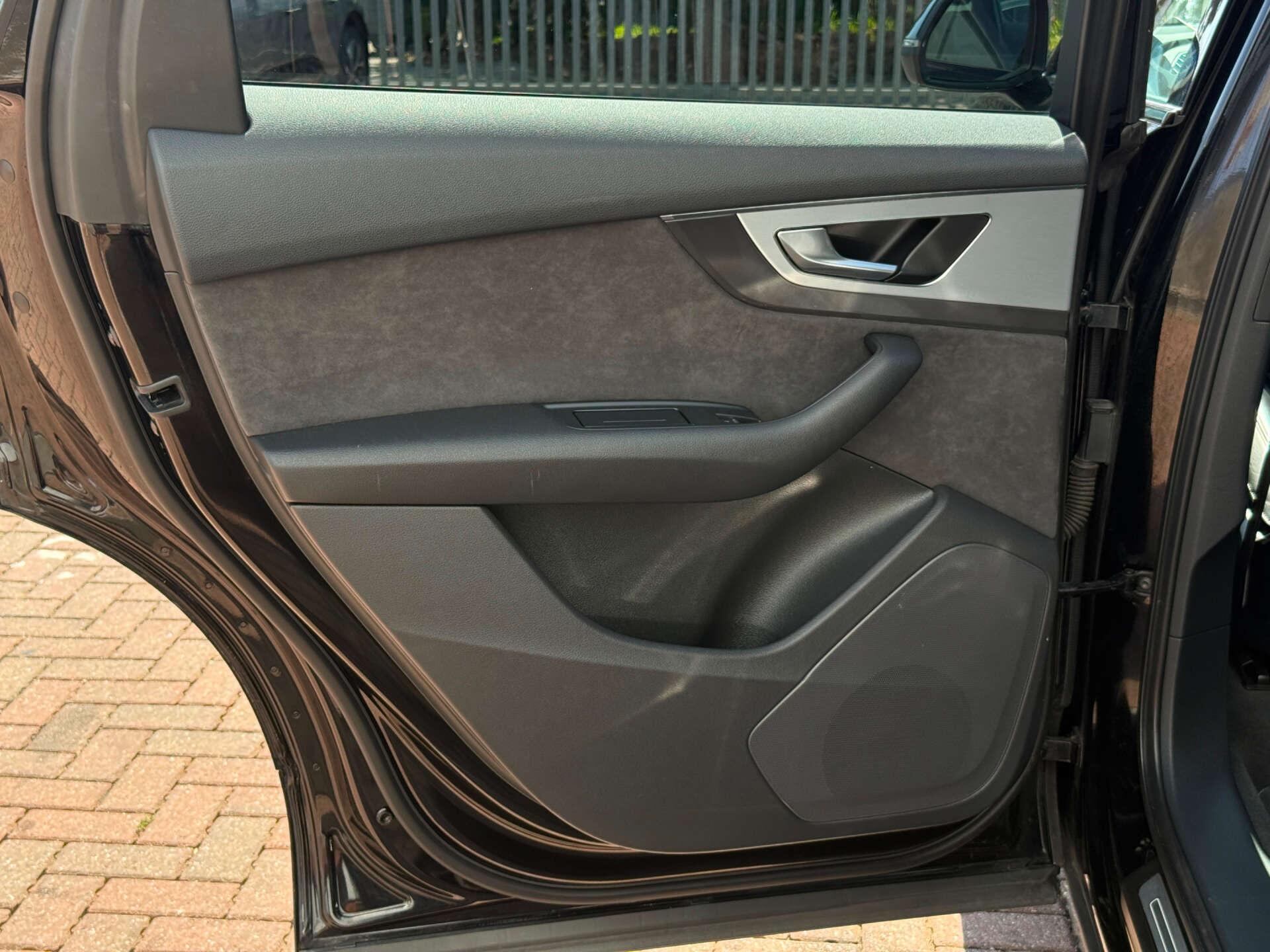 Audi Q7 view 38