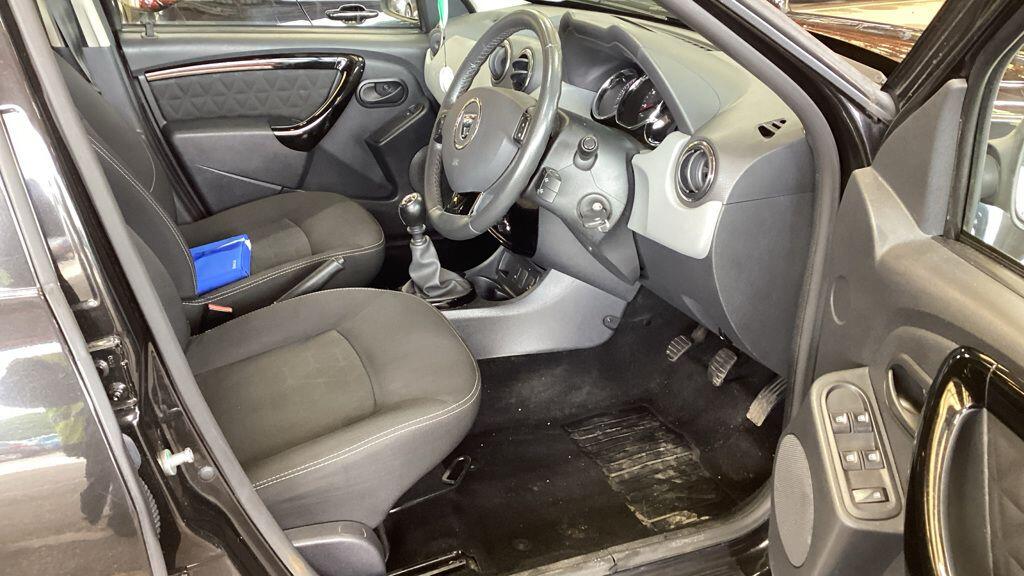 Dacia Duster view 3