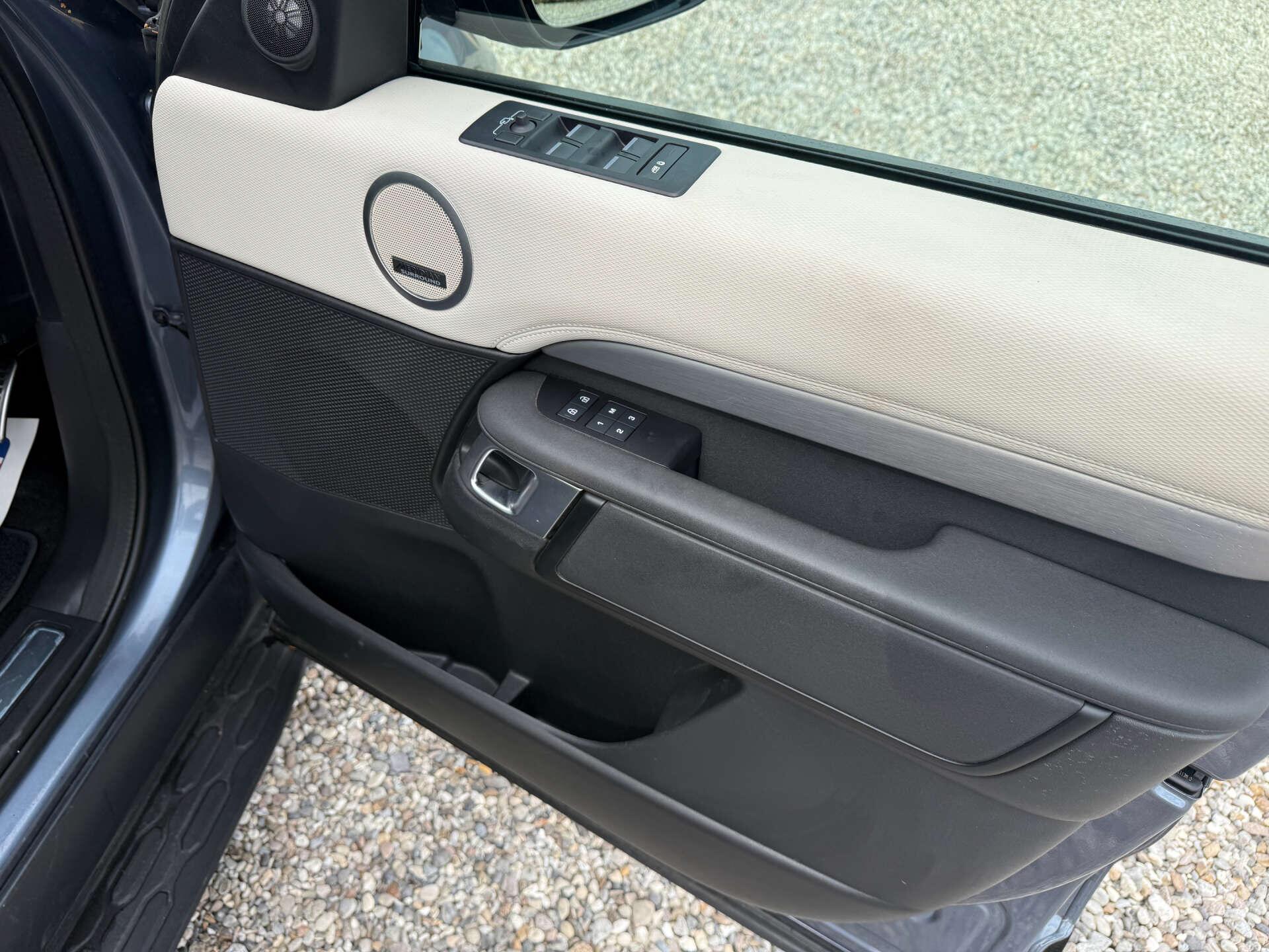 Land Rover Discovery view 23