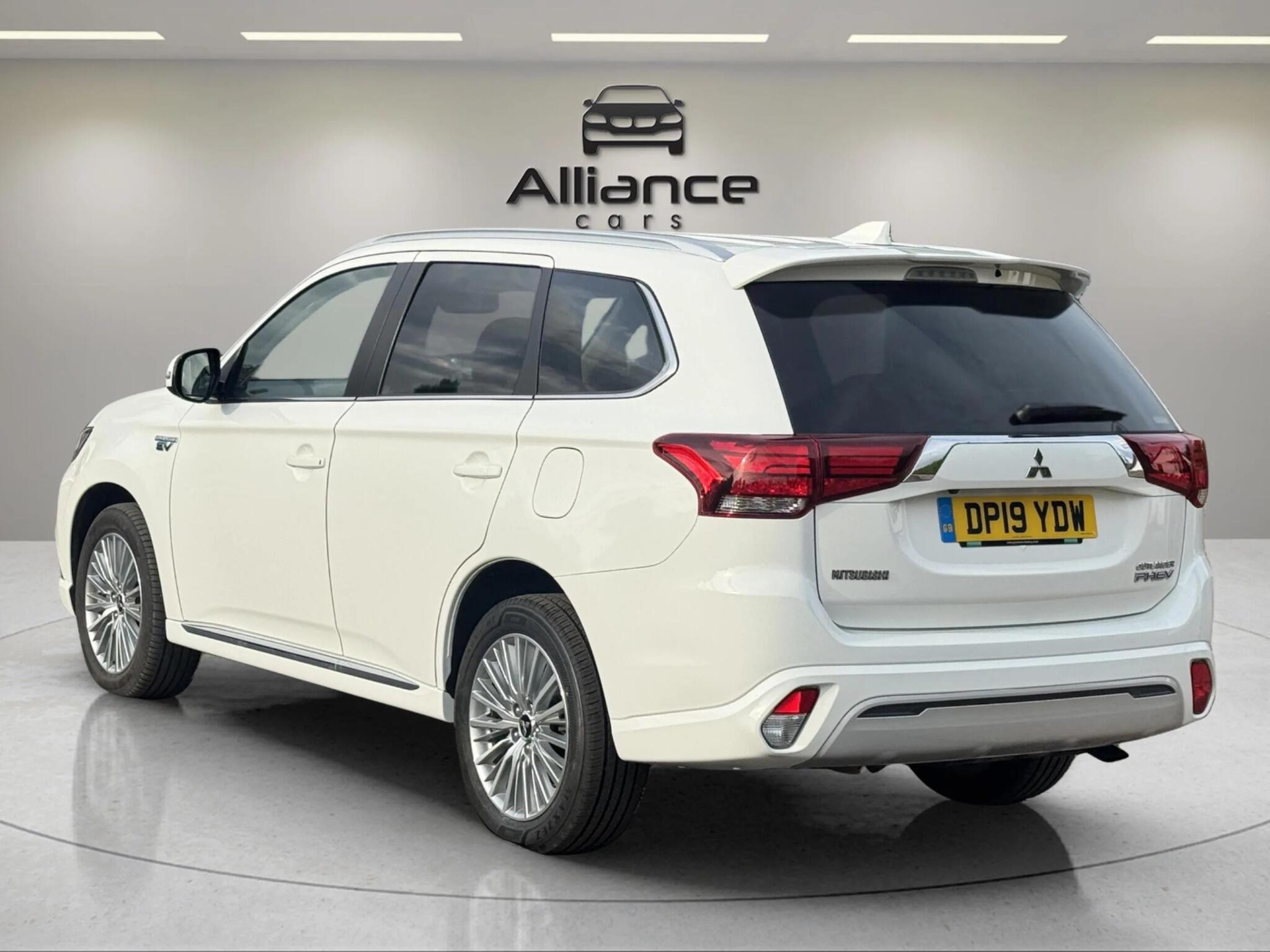 Mitsubishi Outlander view 17
