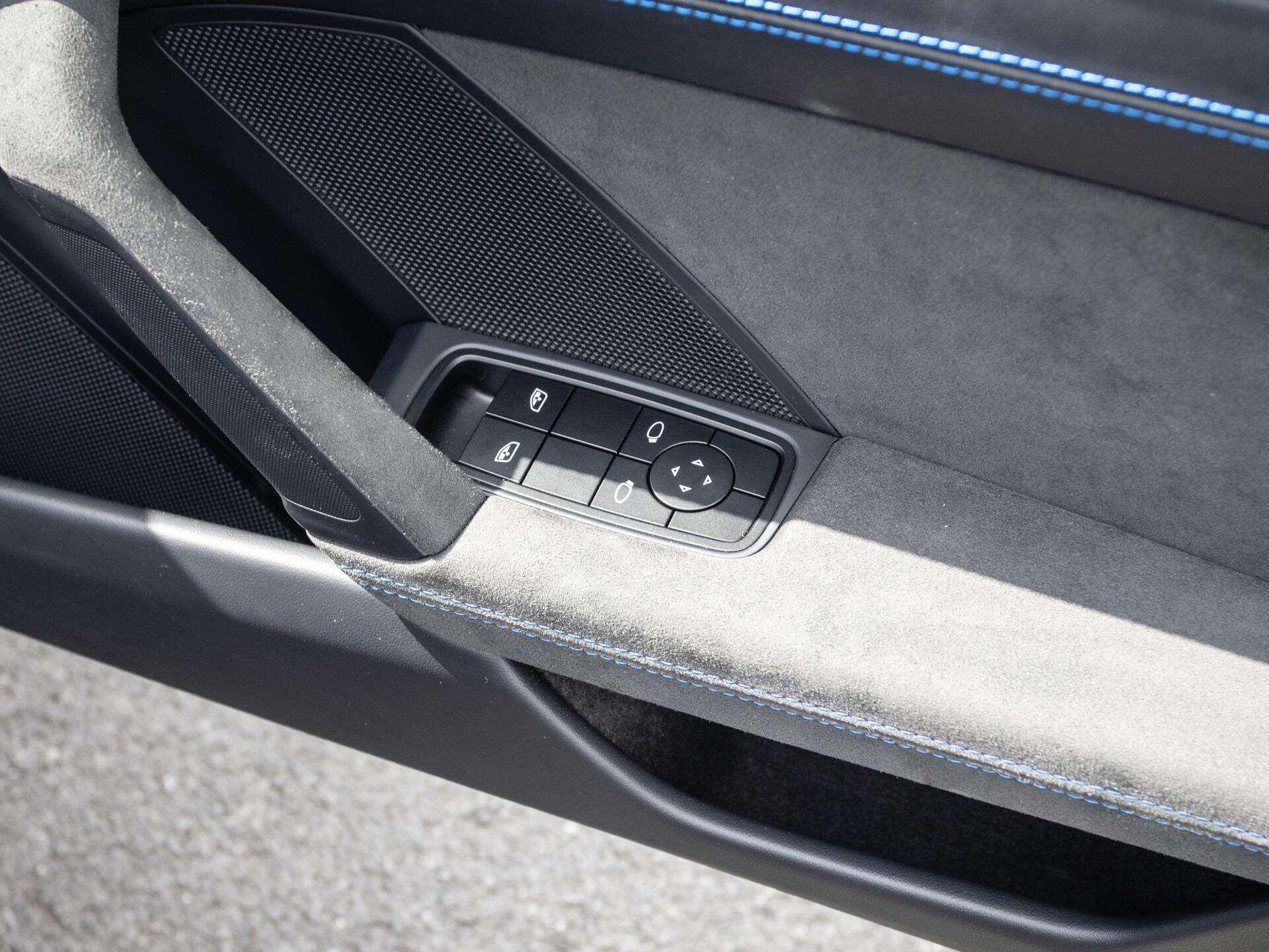 Porsche 911 view 36