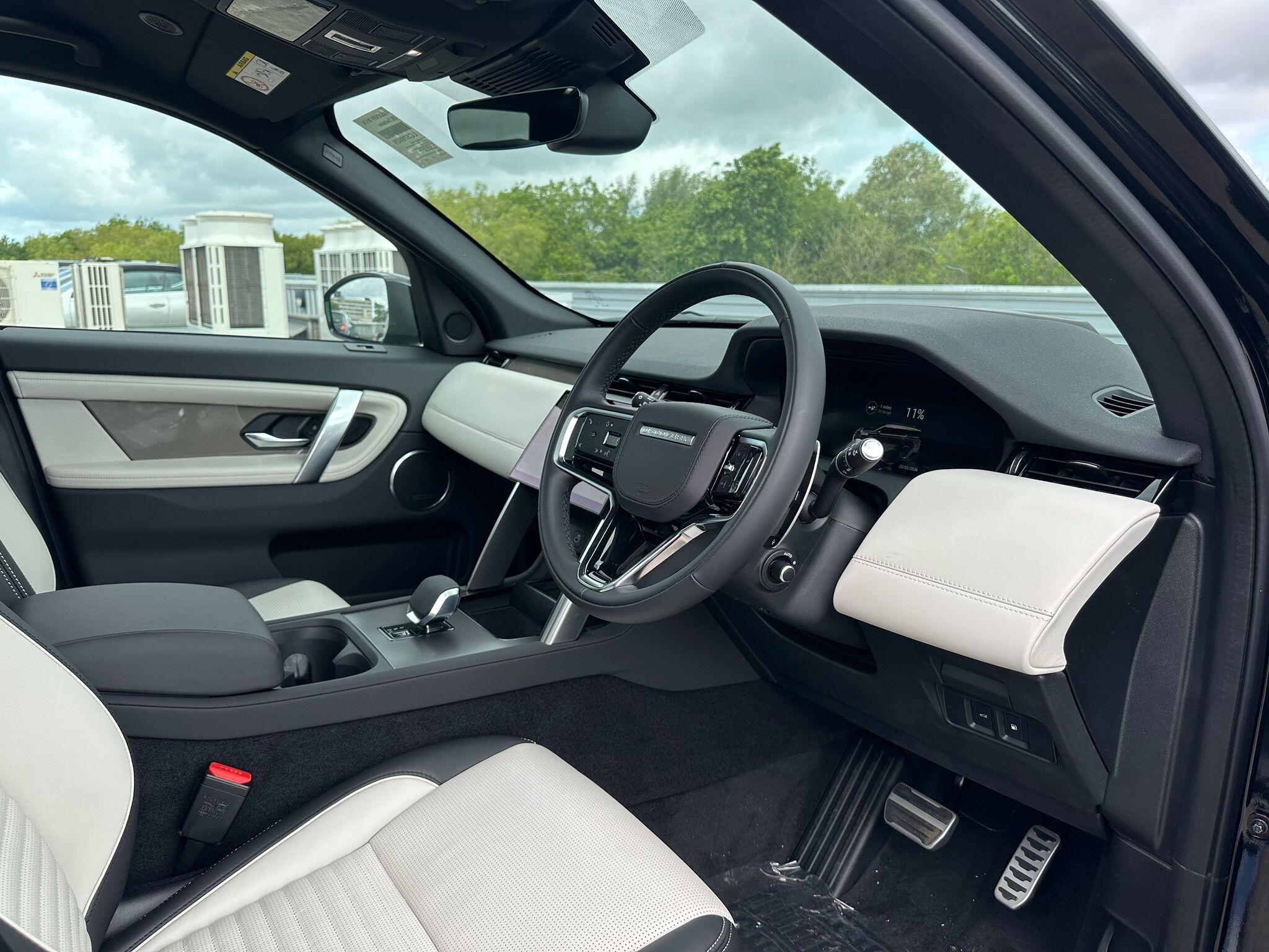 Land Rover Discovery Sport view 9