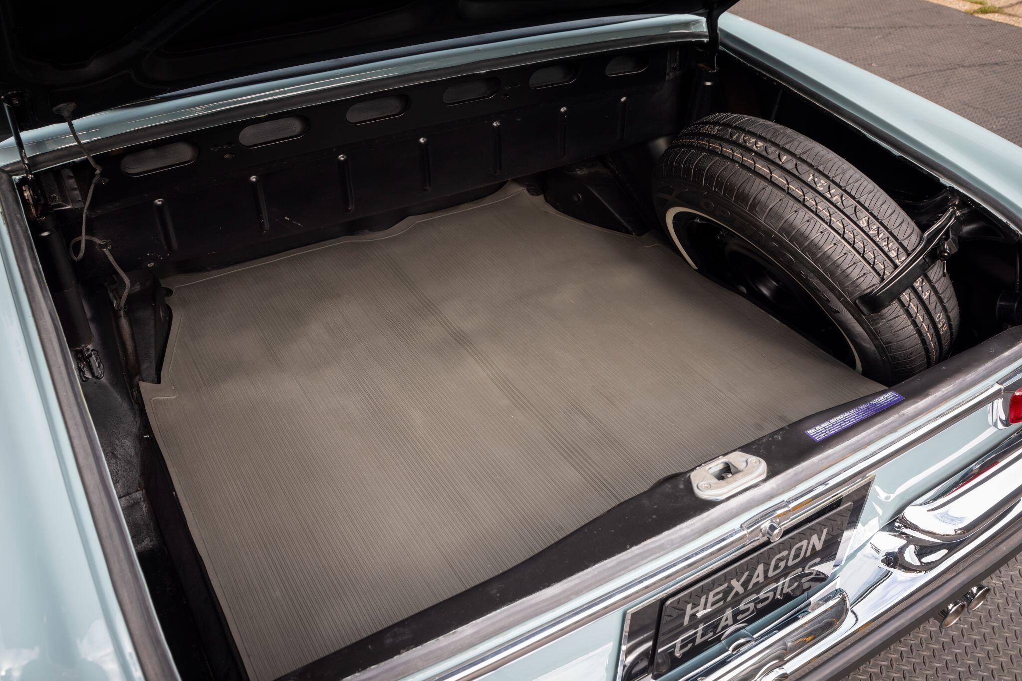 Mercedes-Benz 280 view 31